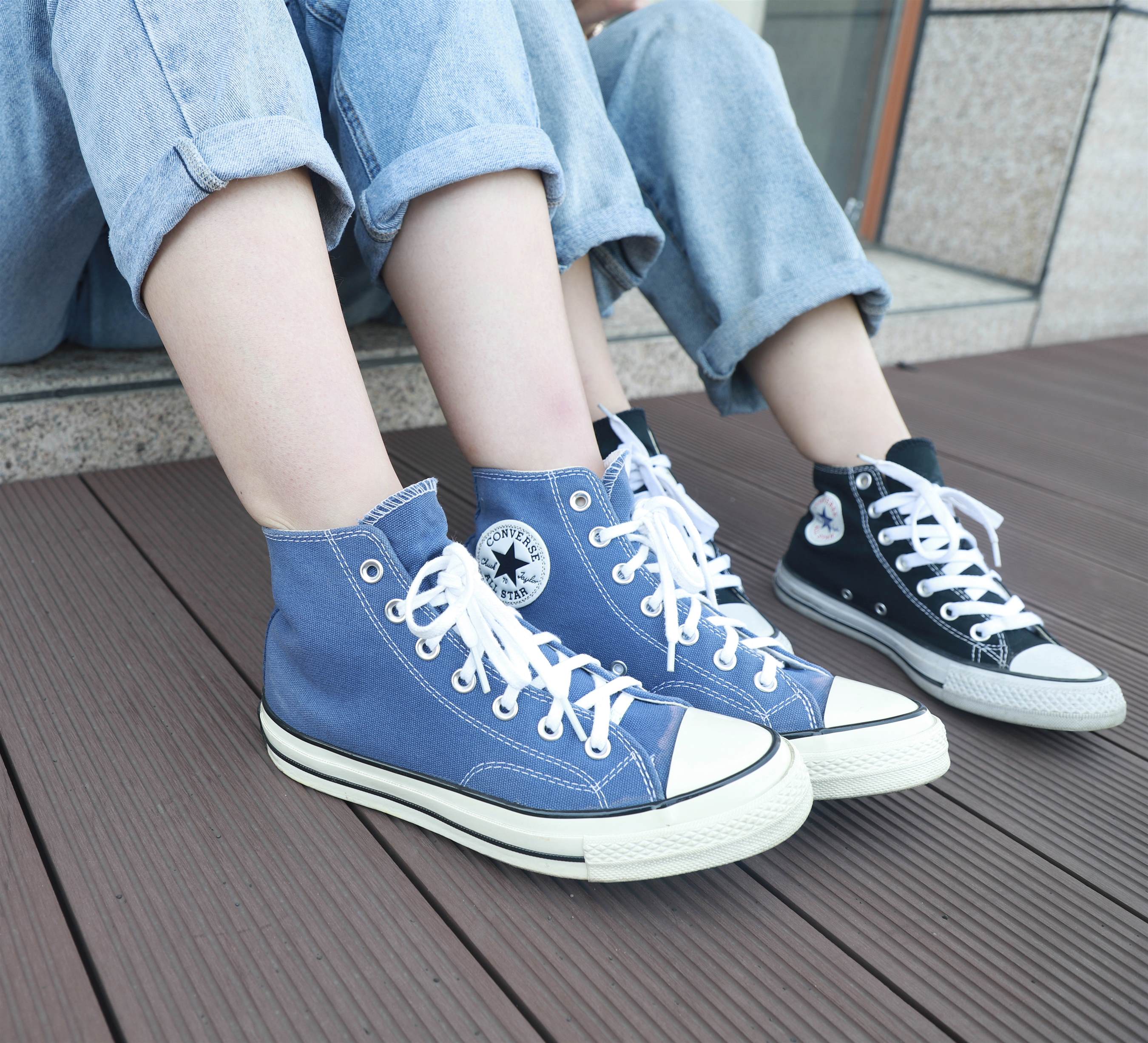 《学妹帆布鞋の棉袜互脚【视频1个网盘下载】》作品图