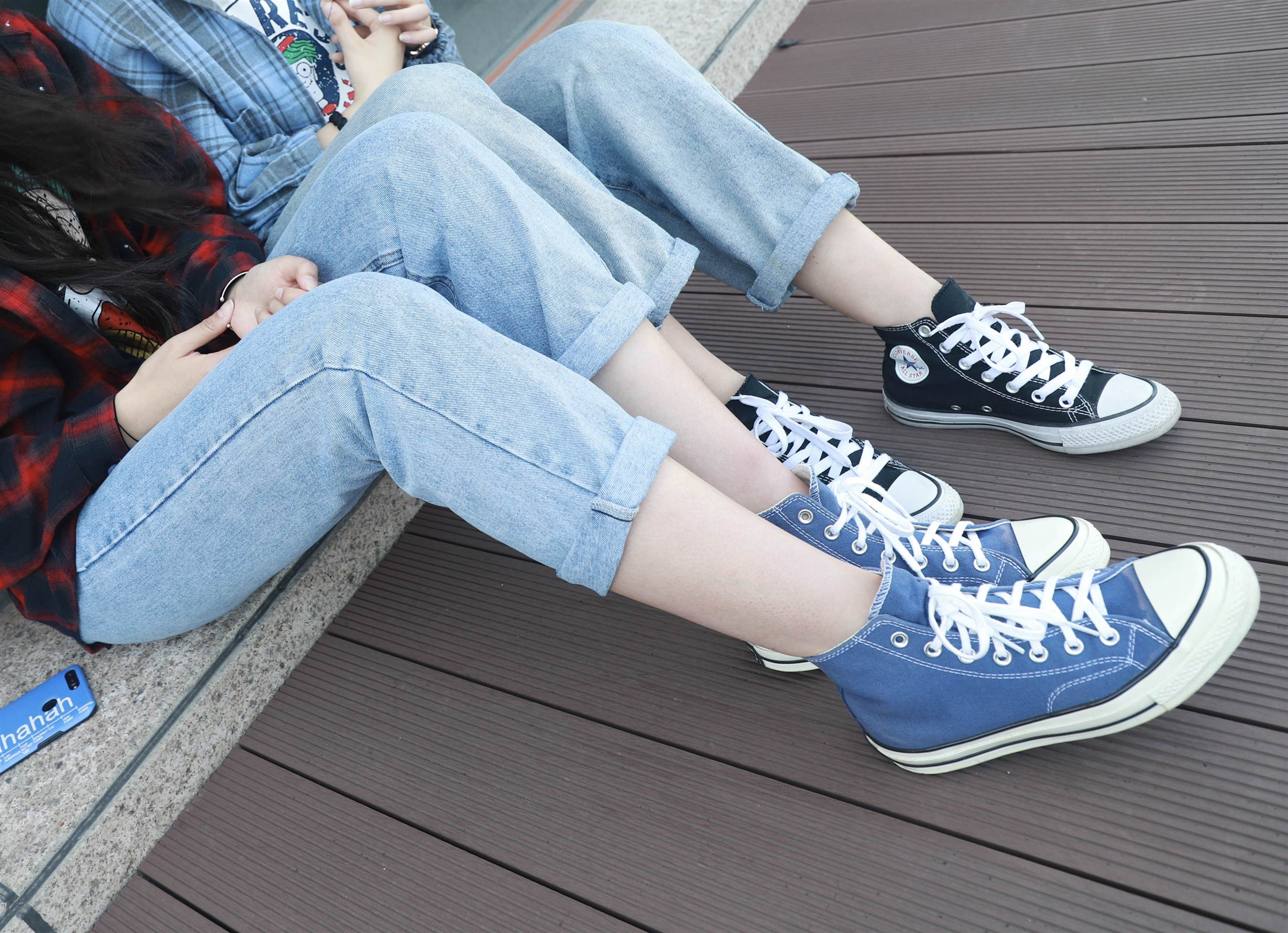 《学妹帆布鞋の棉袜互脚【视频1个网盘下载】》作品图