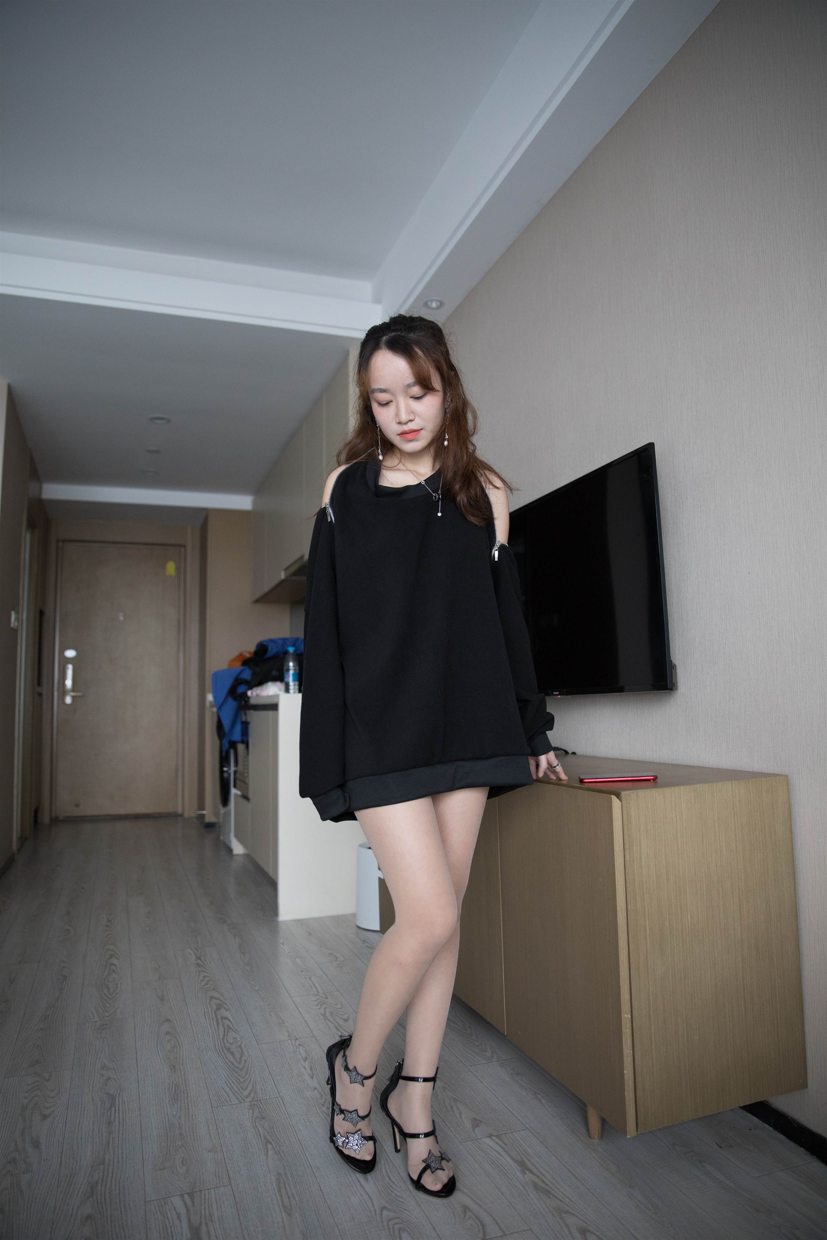 《旅馆越拍高跟丝袜少女+视频1个》作品图