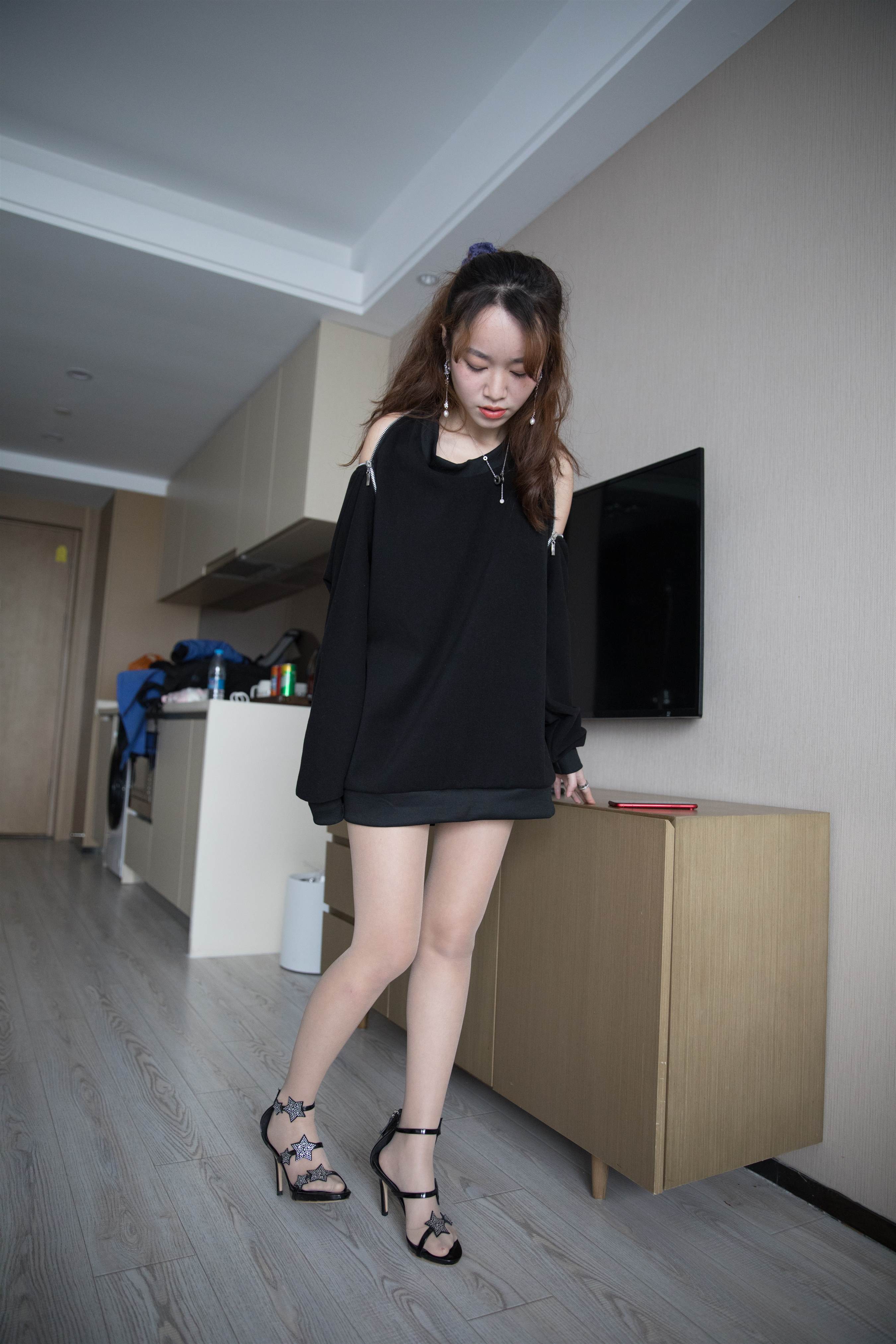 《旅馆越拍高跟丝袜少女+视频1个》作品图