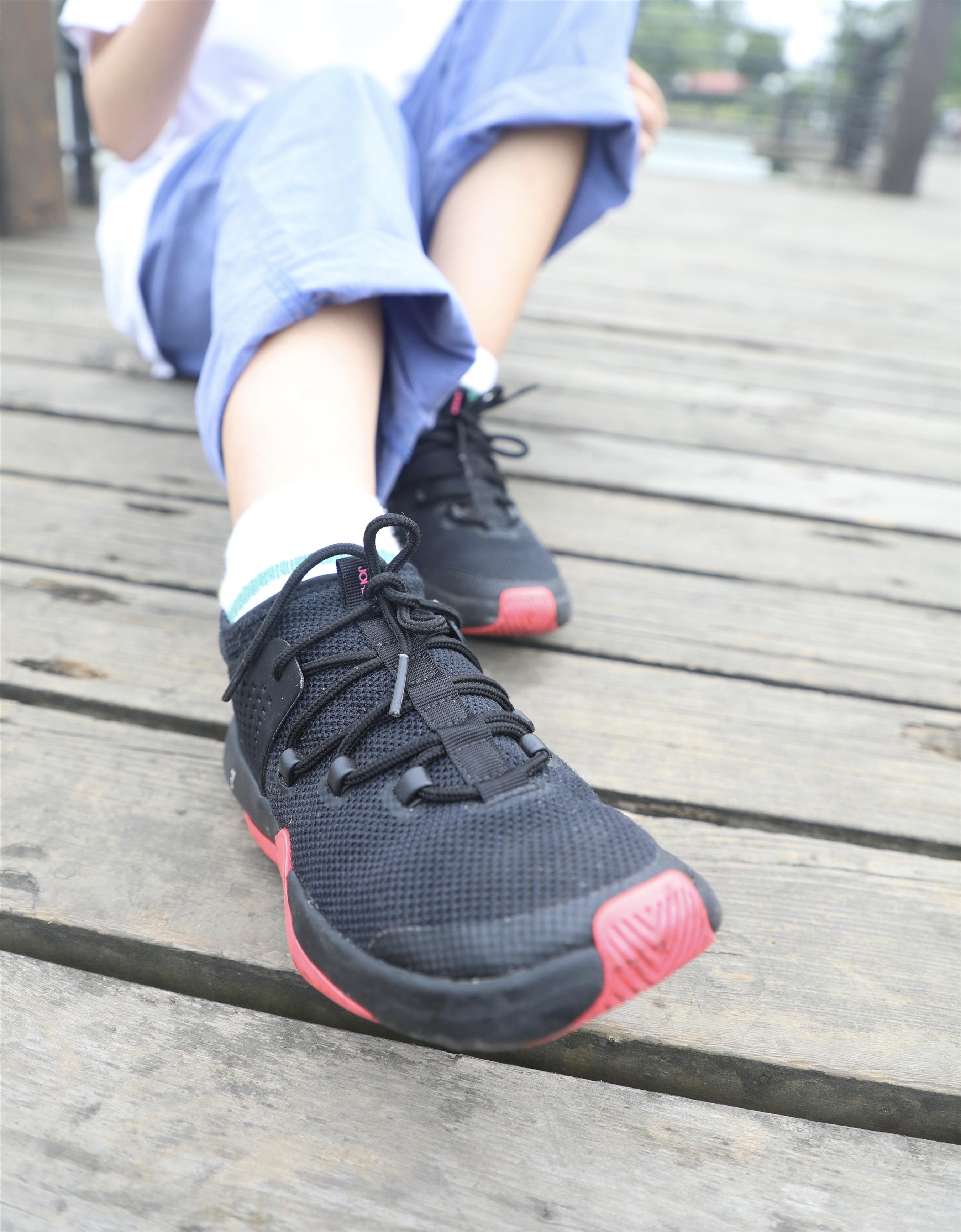 《校服运动鞋の棉袜脚丫+视频1个》作品图