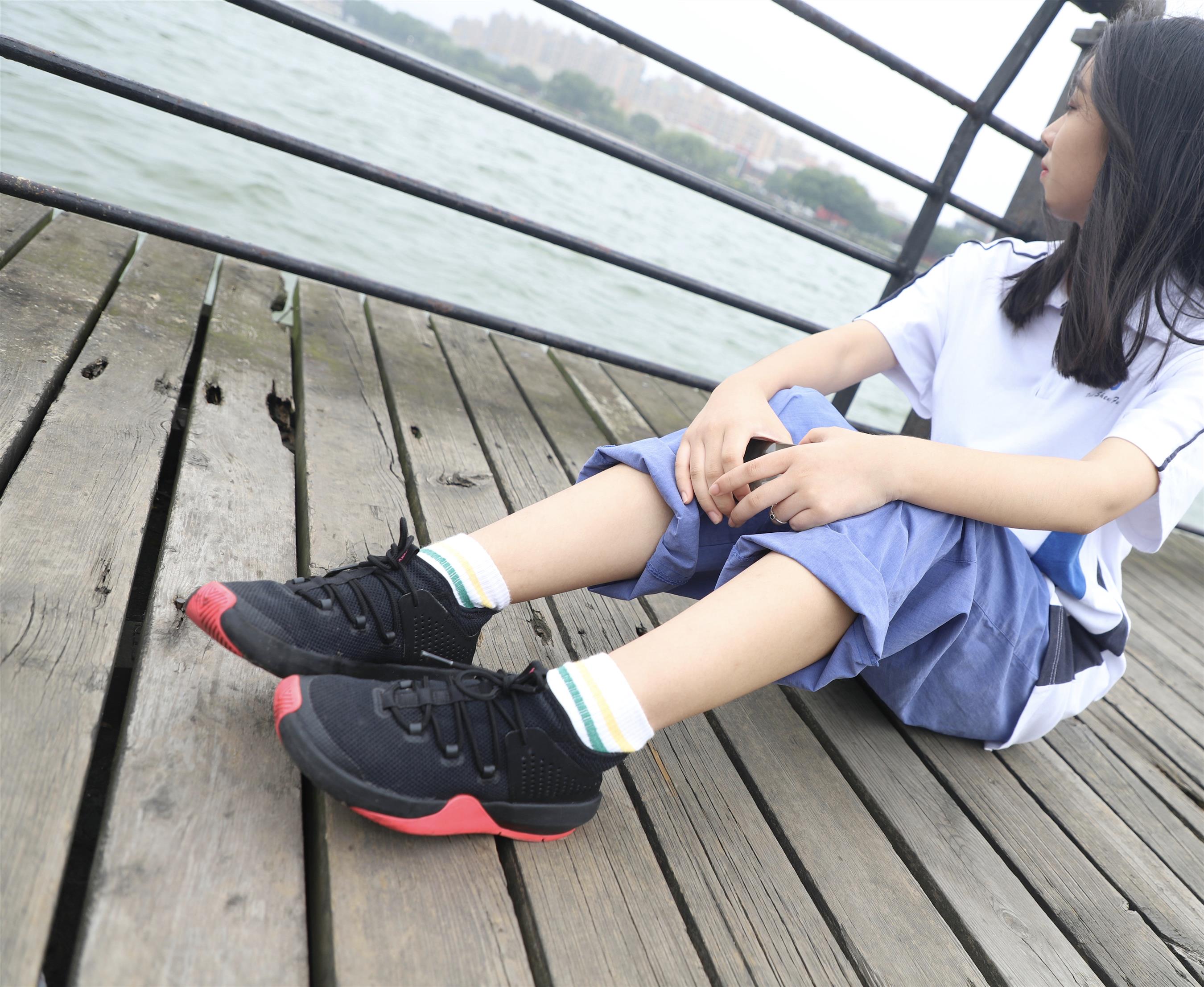 《校服运动鞋の棉袜脚丫+视频1个》作品图