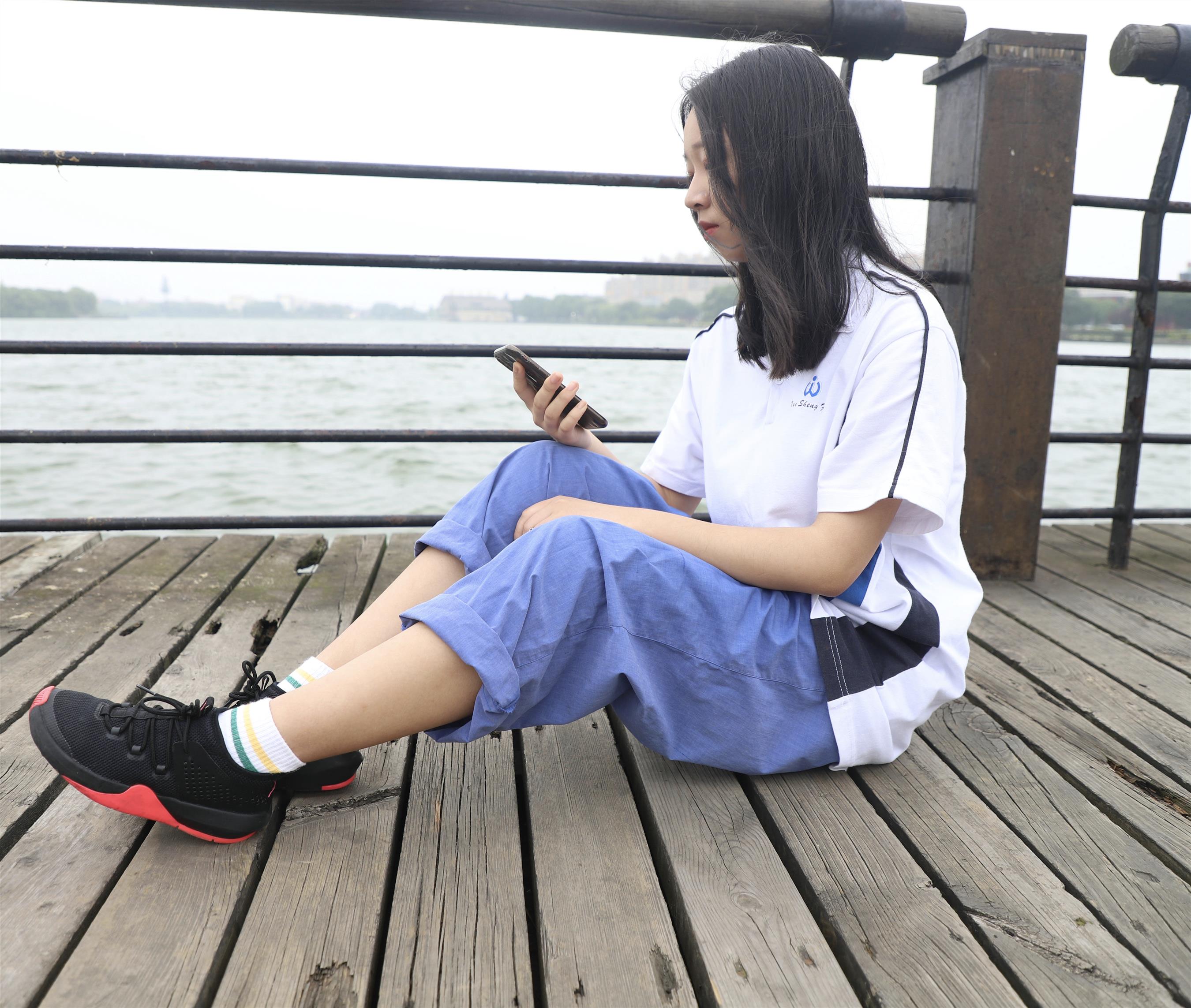 《校服运动鞋の棉袜脚丫+视频1个》作品图