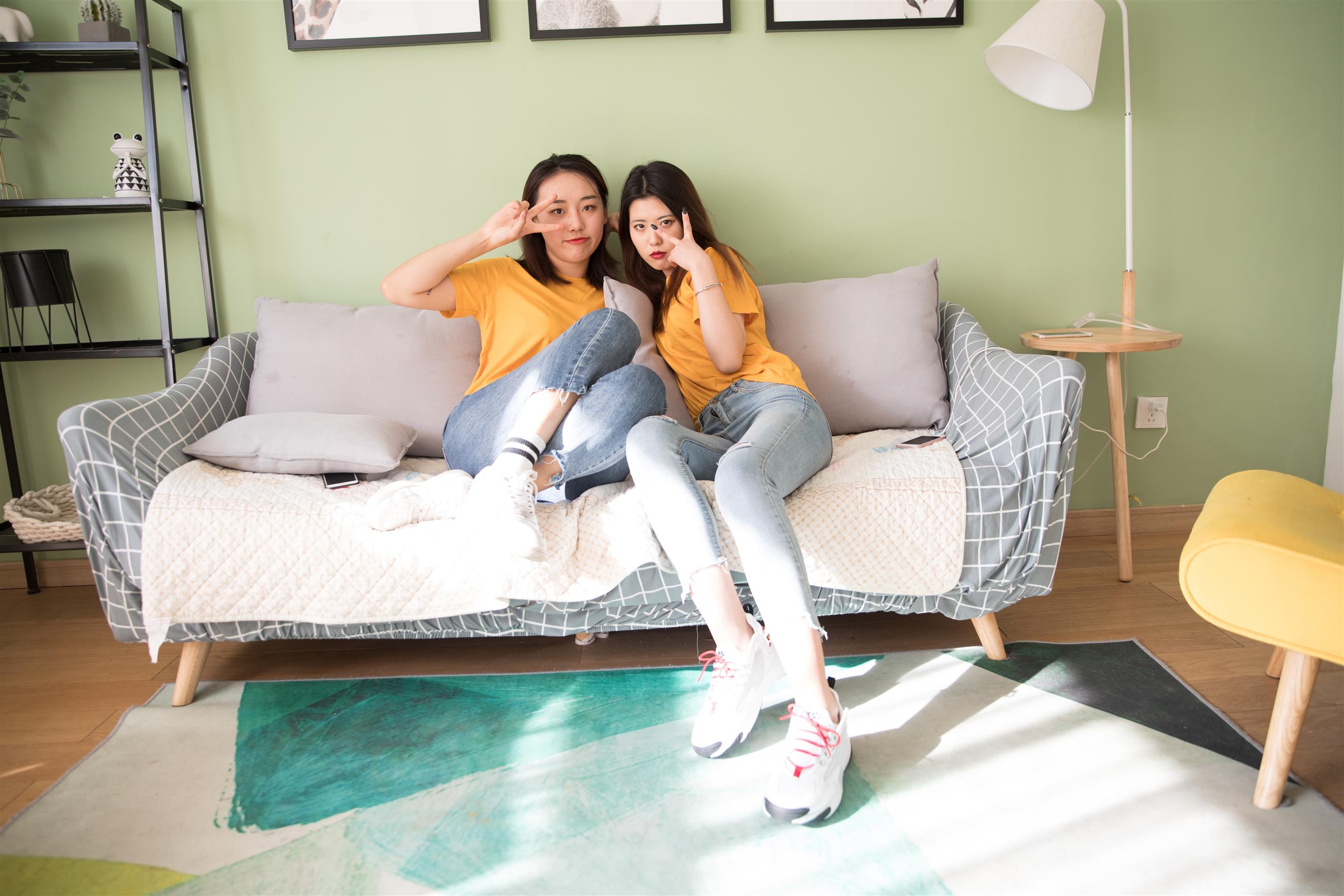 《姐妹装互脚+视频1个》作品图