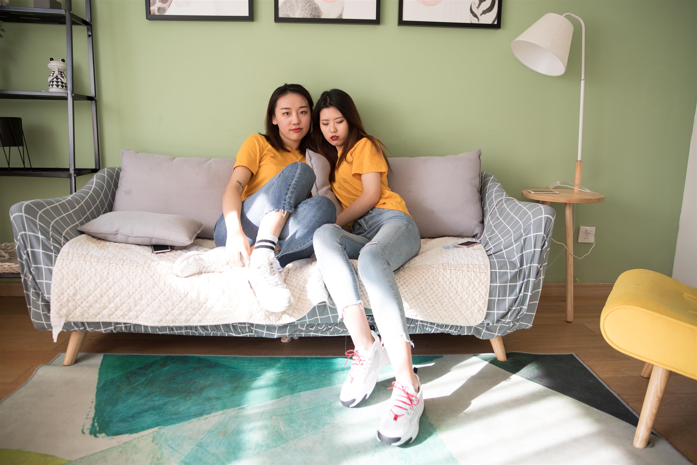 《姐妹装互脚+视频1个》作品图