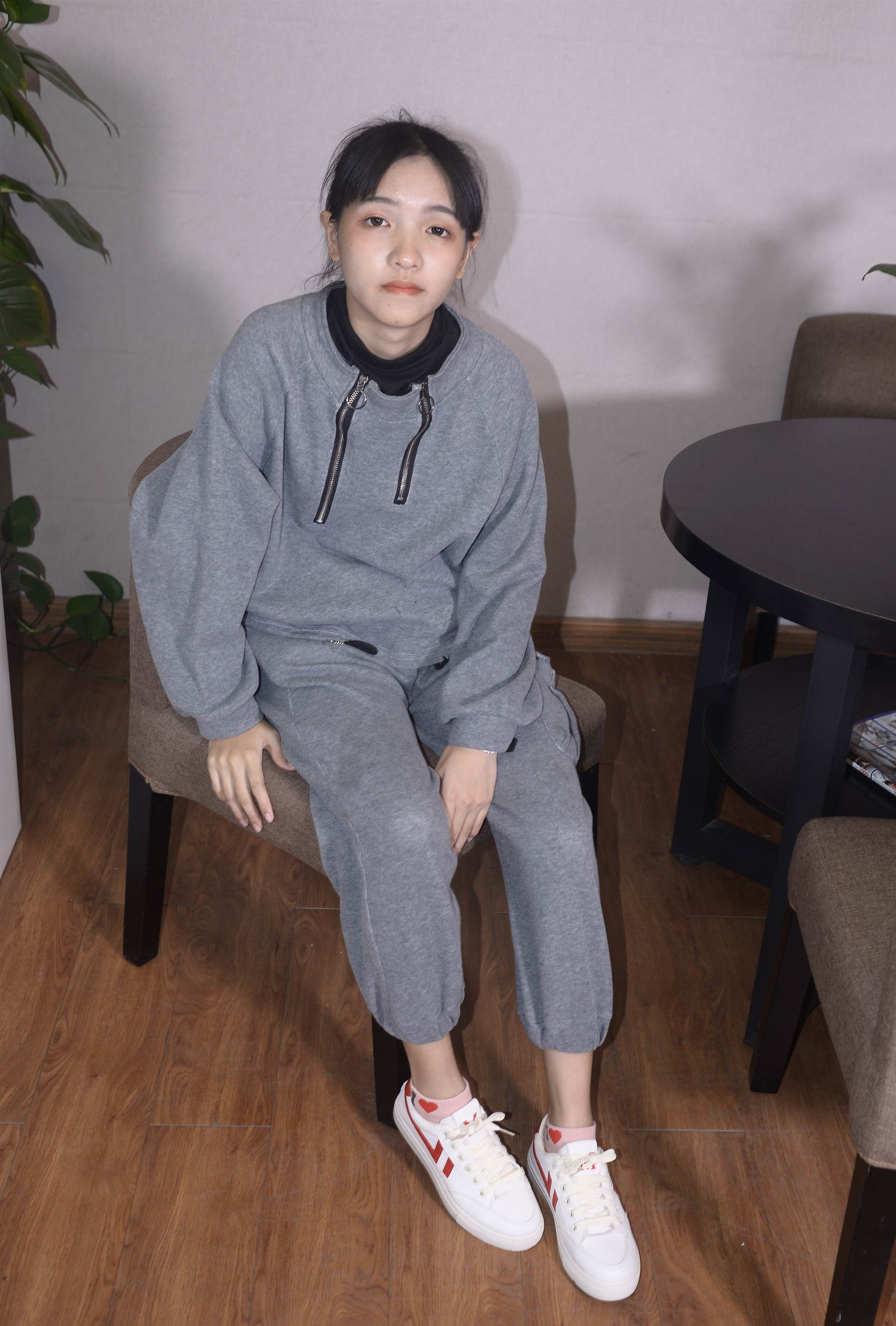 《卫衣板鞋の棉袜脚丫+视频1个》作品图