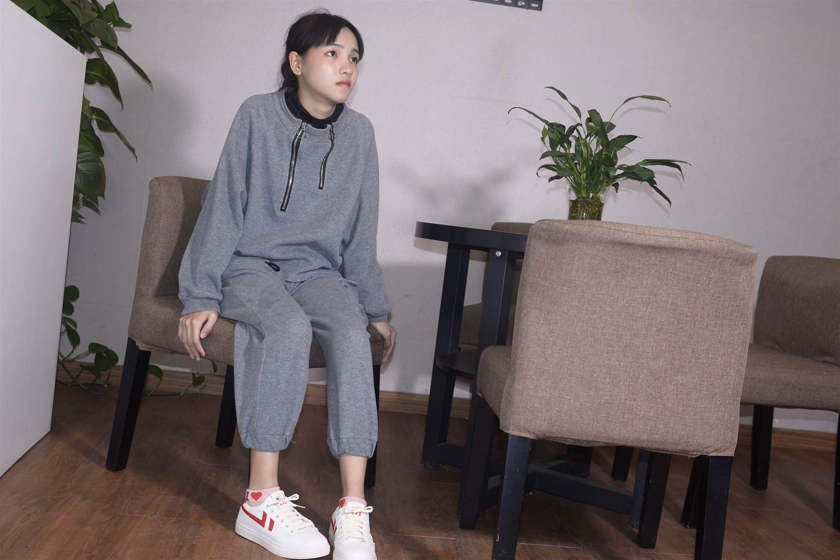 《卫衣板鞋の棉袜脚丫+视频1个》作品图