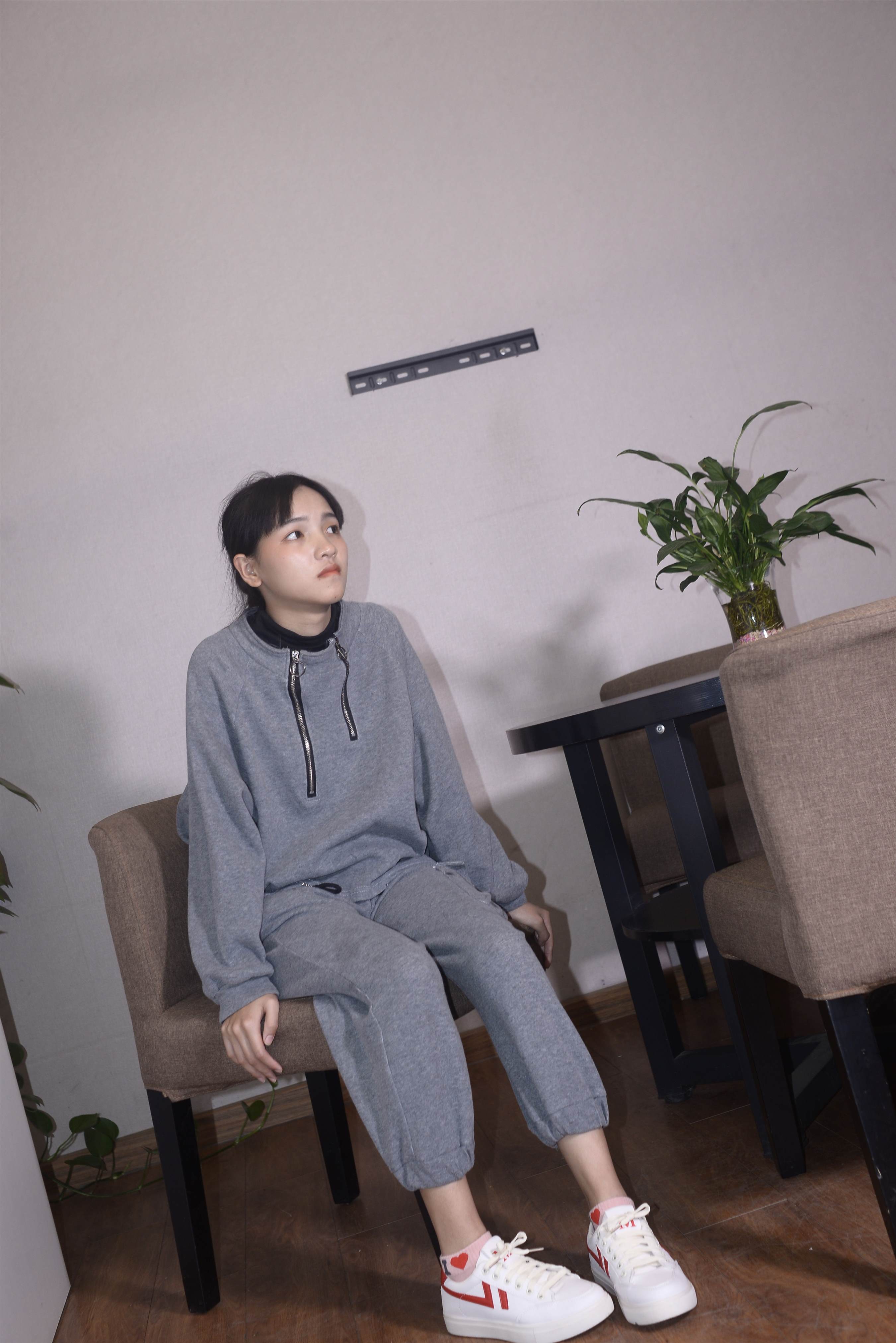 《卫衣板鞋の棉袜脚丫+视频1个》作品图