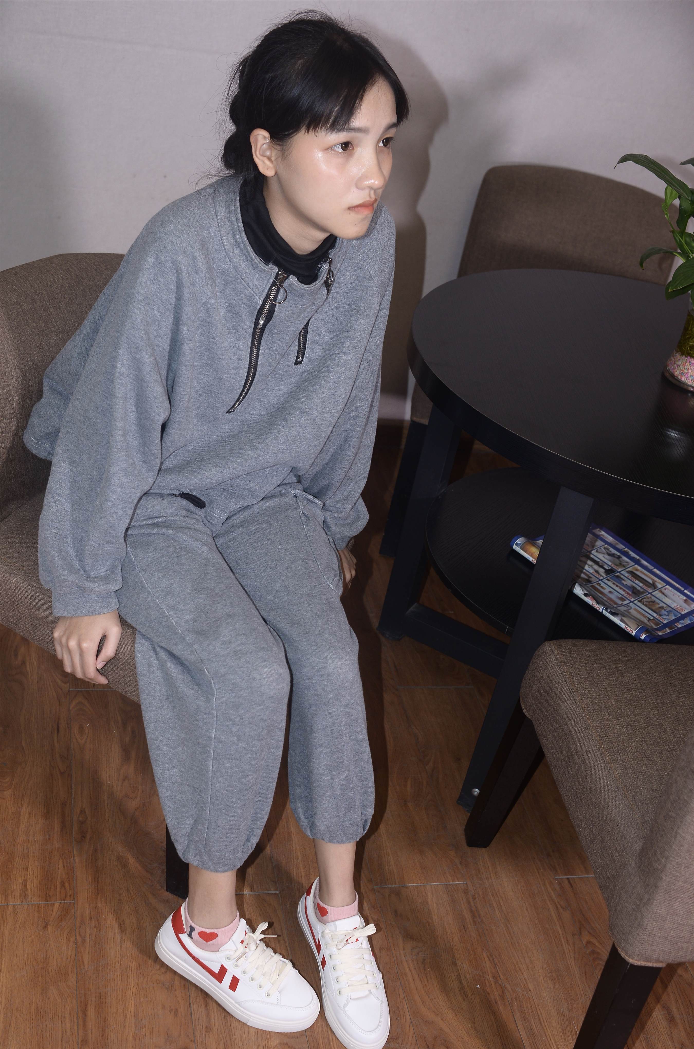 《卫衣板鞋の棉袜脚丫+视频1个》作品图