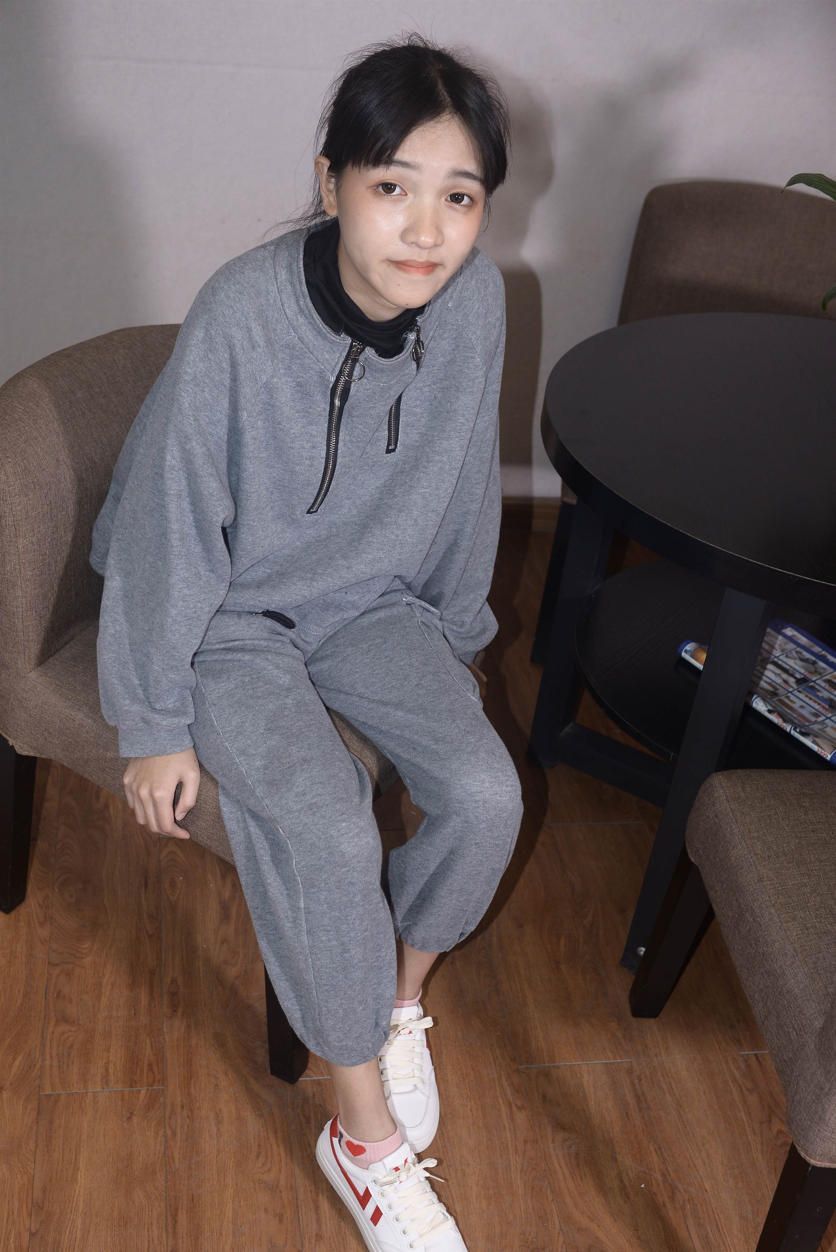 《卫衣板鞋の棉袜脚丫+视频1个》作品图