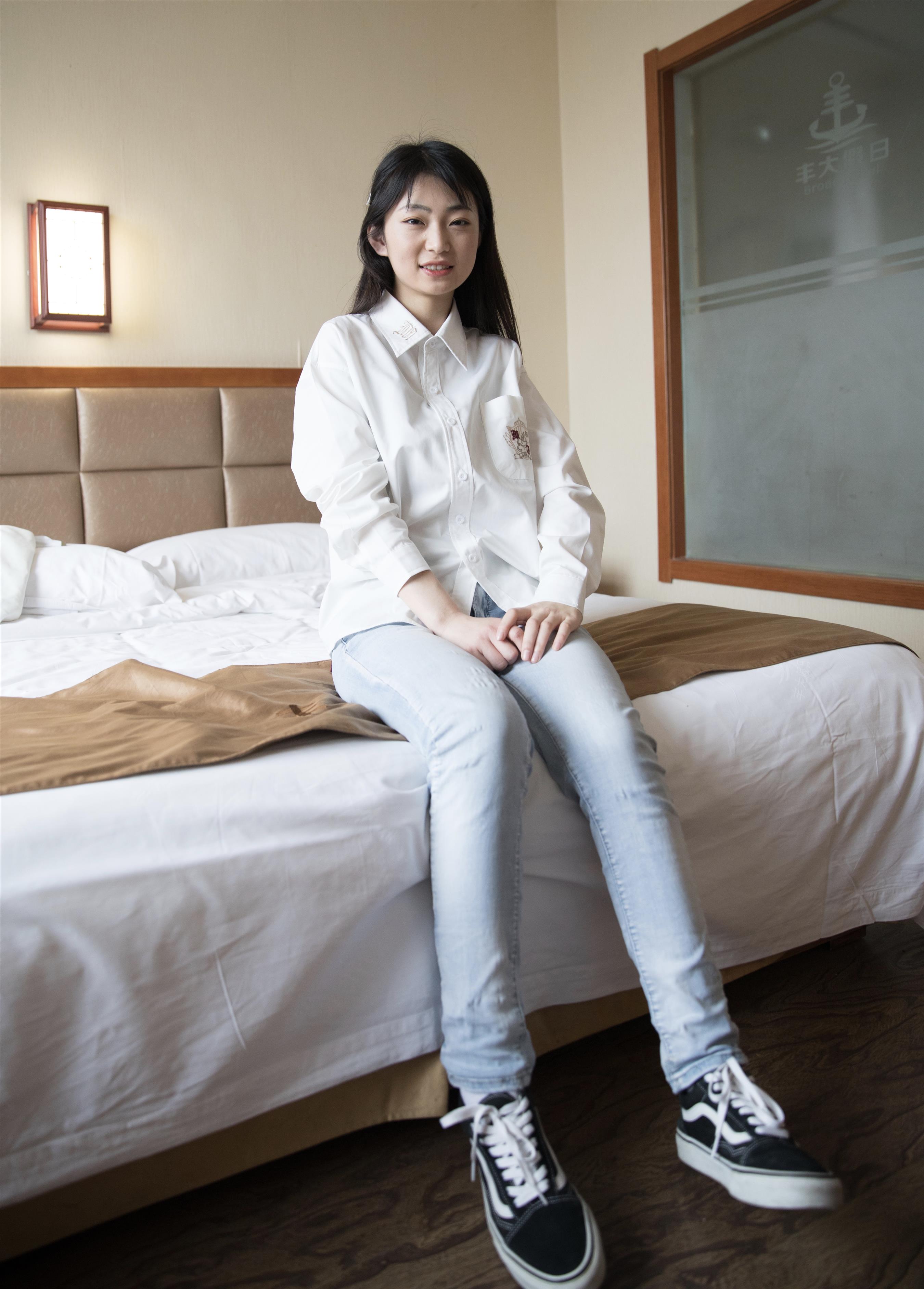 《牛仔裤の帆布鞋棉袜脚丫+视频1个》作品图