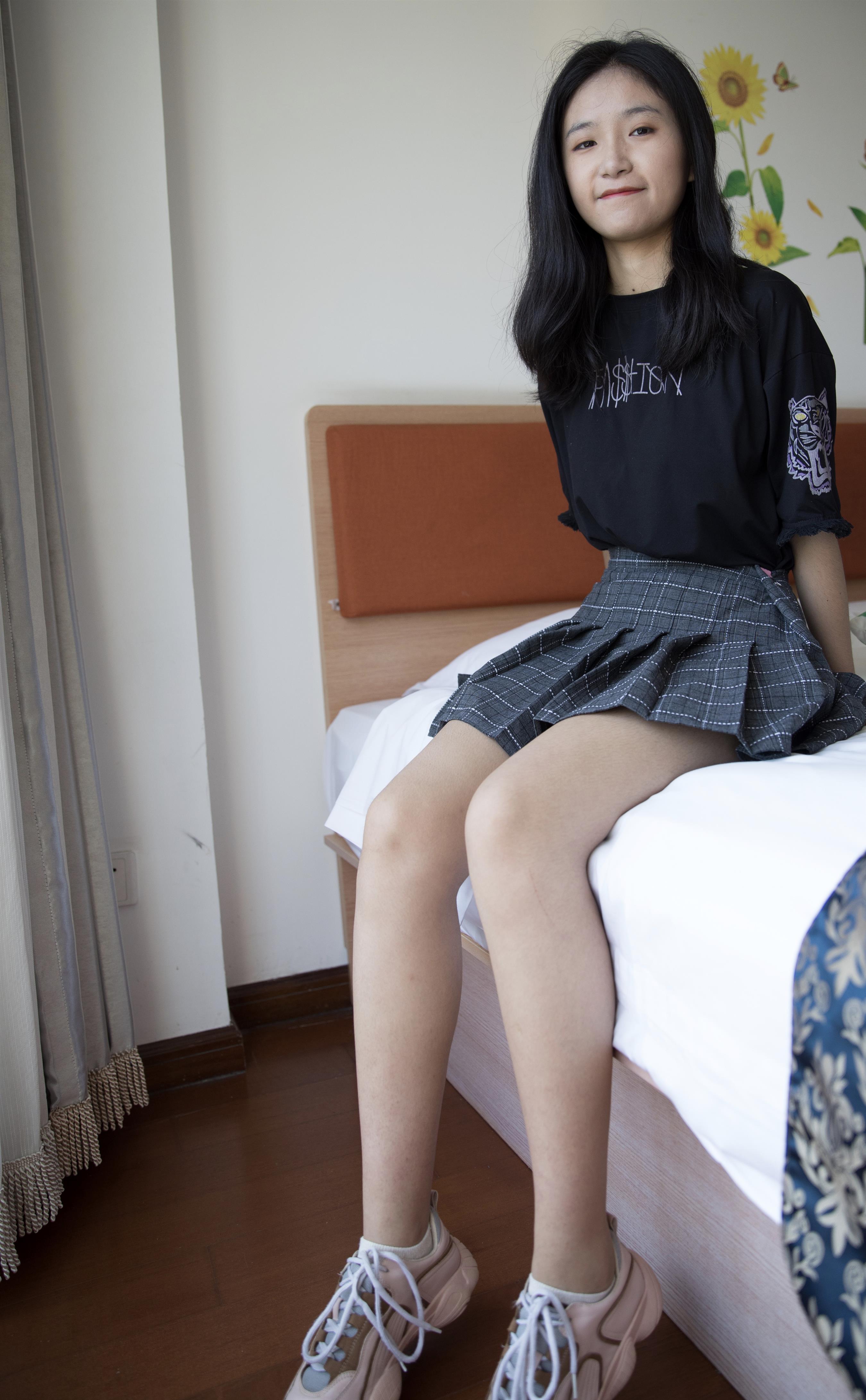 《高腰百褶裙の棉袜脚丫+视频1个》作品图