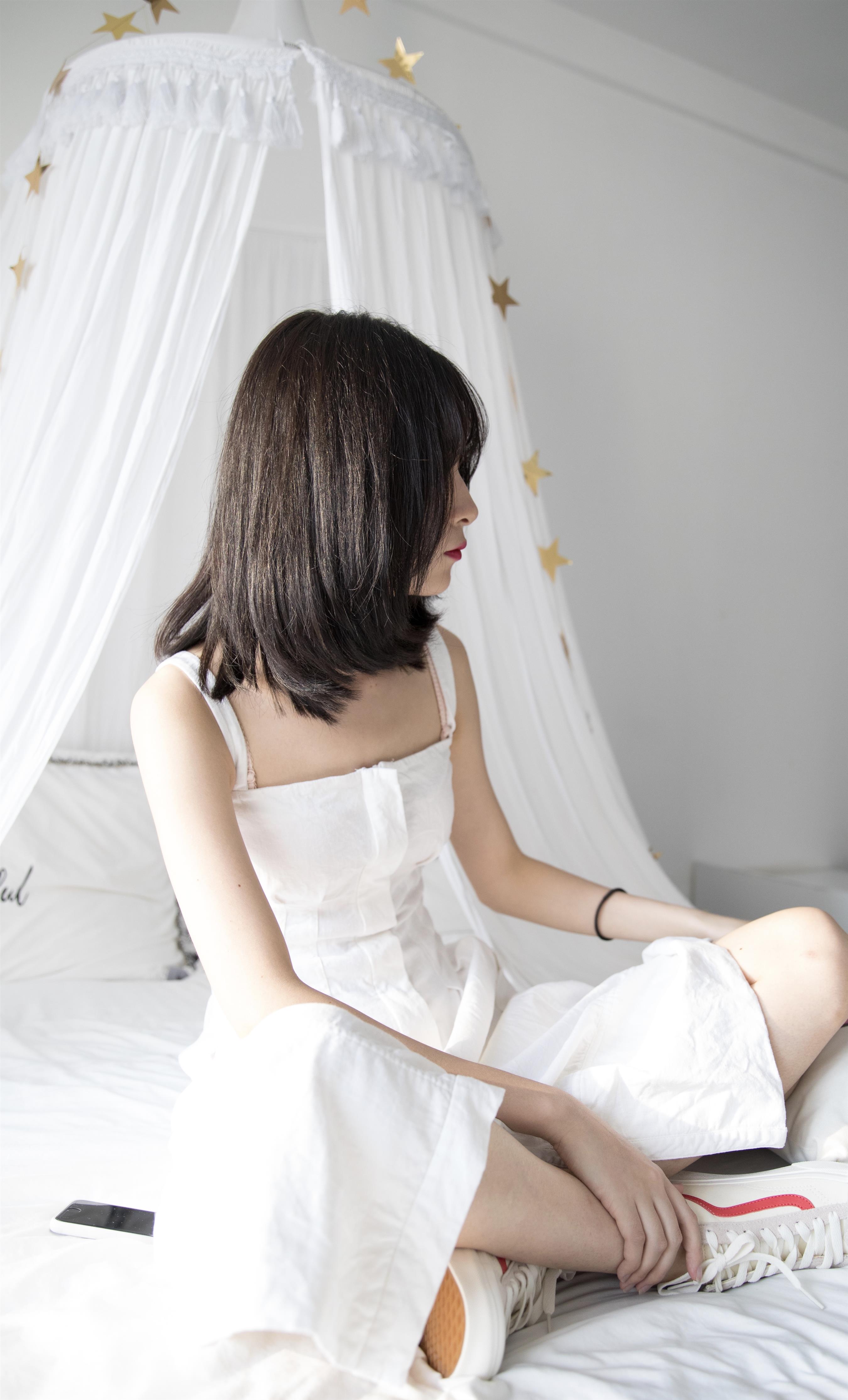 《连衣裙の板鞋棉袜脚丫+视频1个》作品图