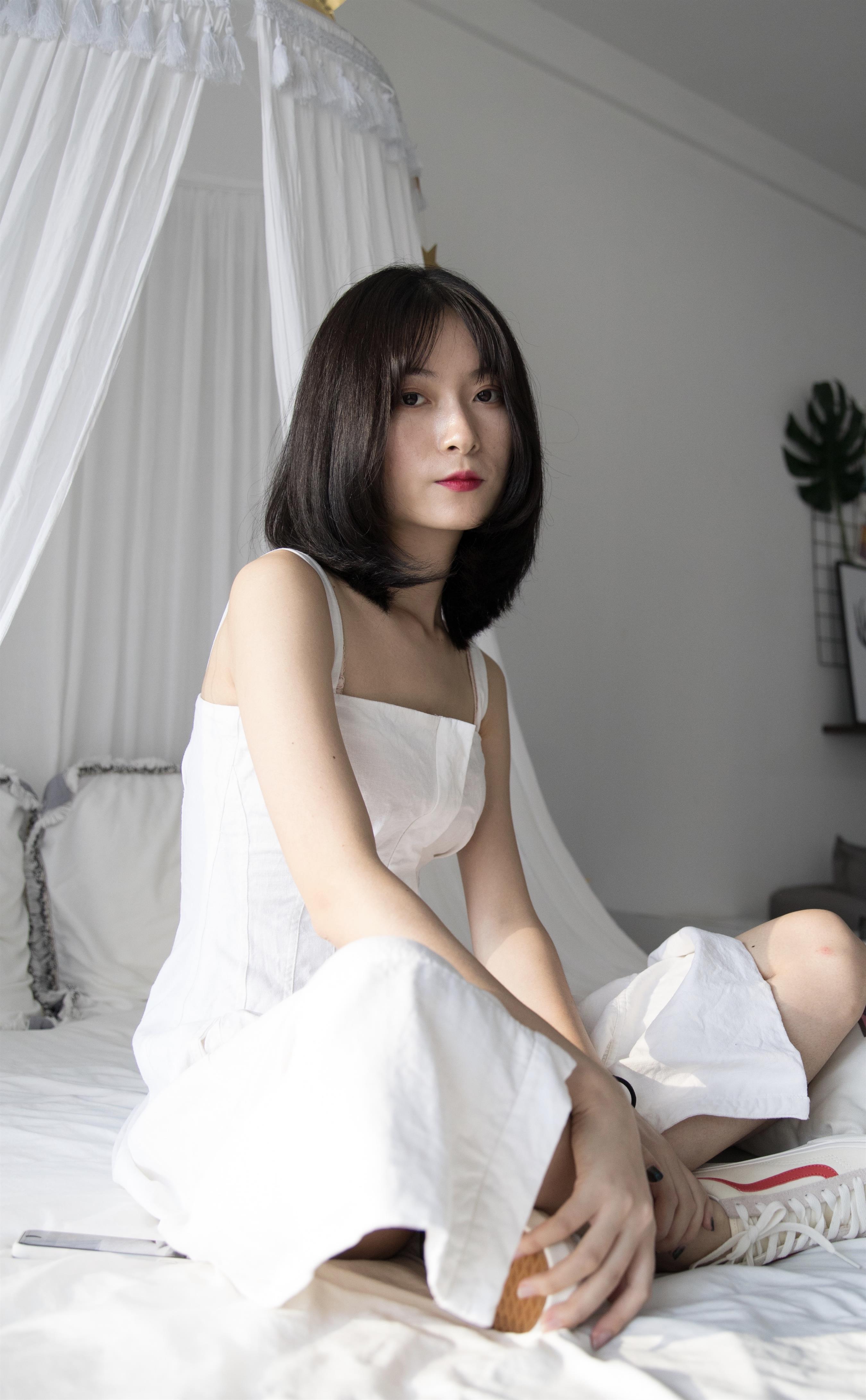 《连衣裙の板鞋棉袜脚丫+视频1个》作品图