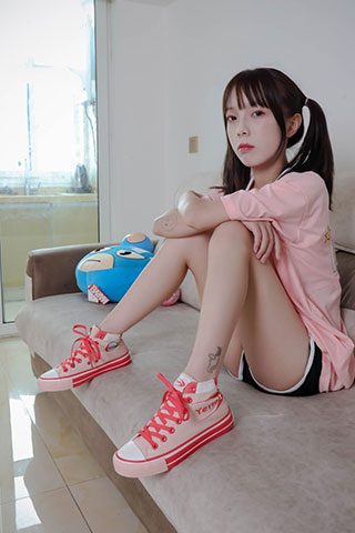 嫩足玩酸奶