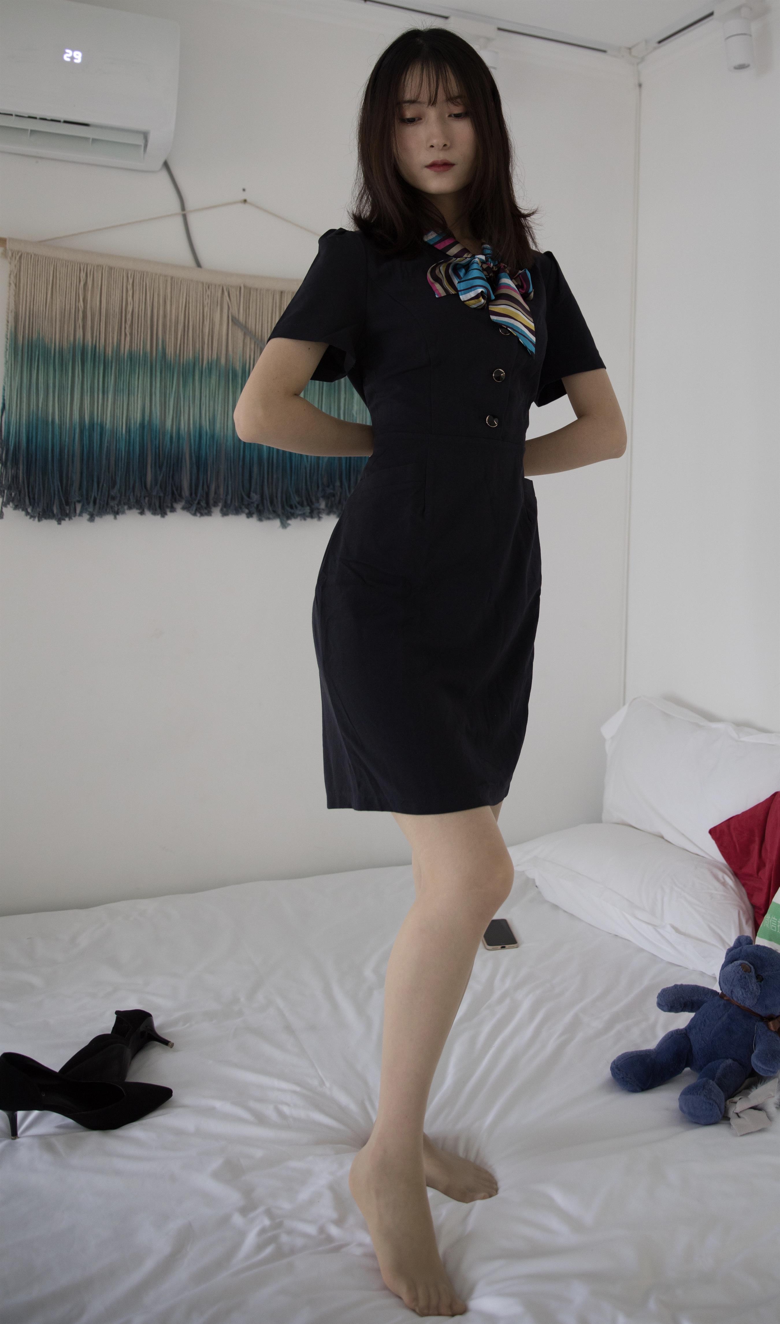 《高跟丝袜脚踩酸奶盒+视频1个》作品图