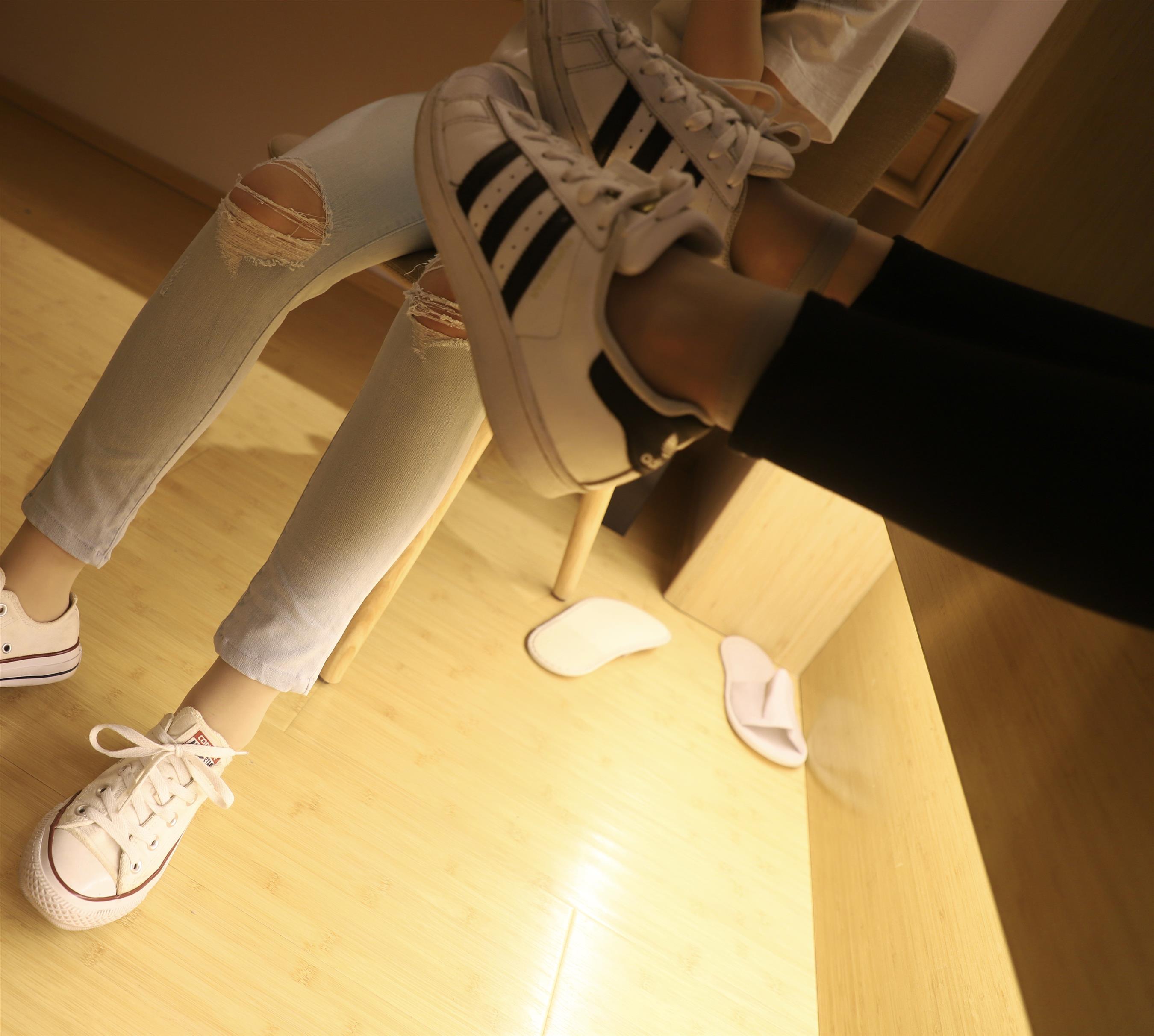 《肉丝互脚+视频1个》作品图