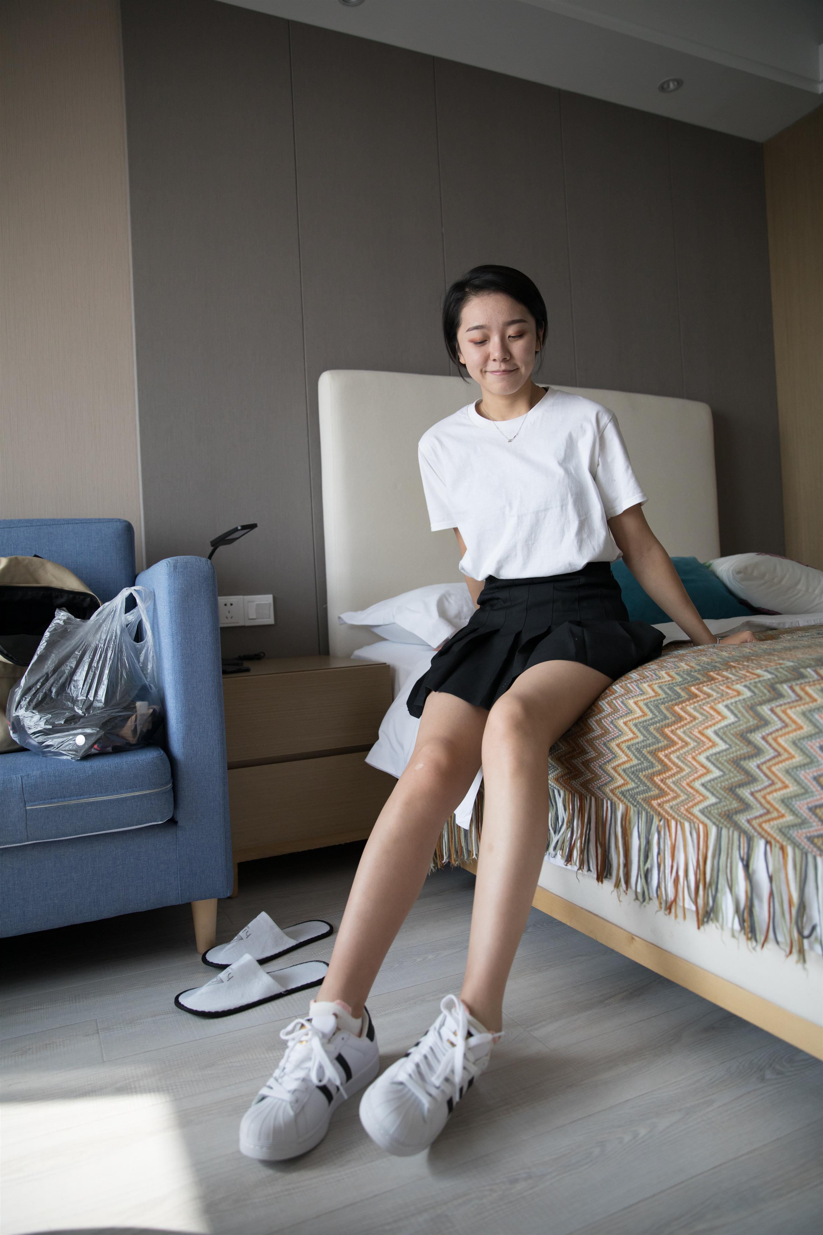 《爱笑的少女の板鞋棉袜脚+视频1个》作品图