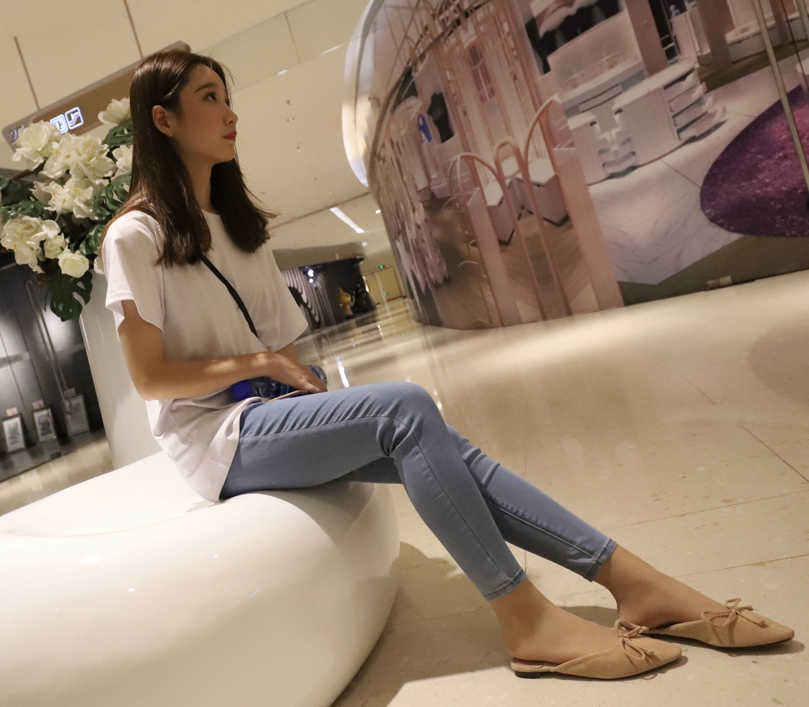 《紧身牛仔の丝袜脚+视频1个》作品图