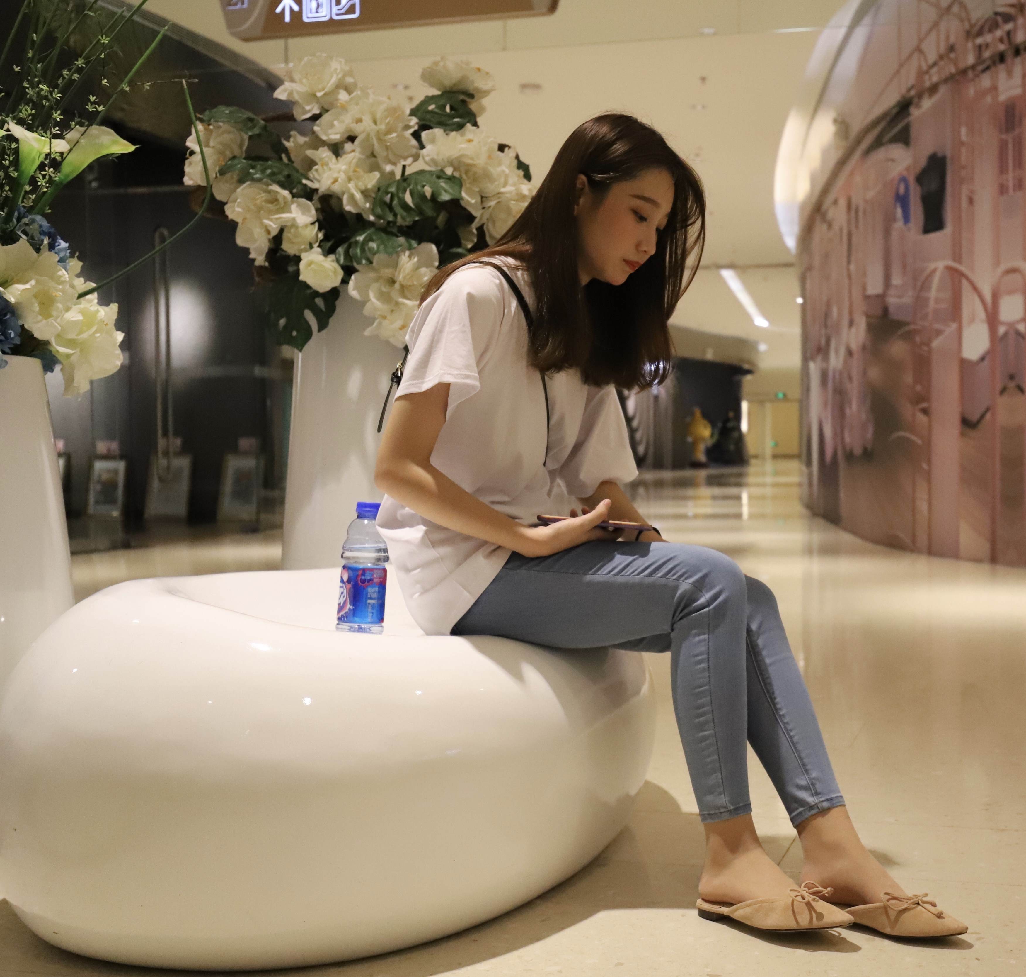 《紧身牛仔の丝袜脚+视频1个》作品图