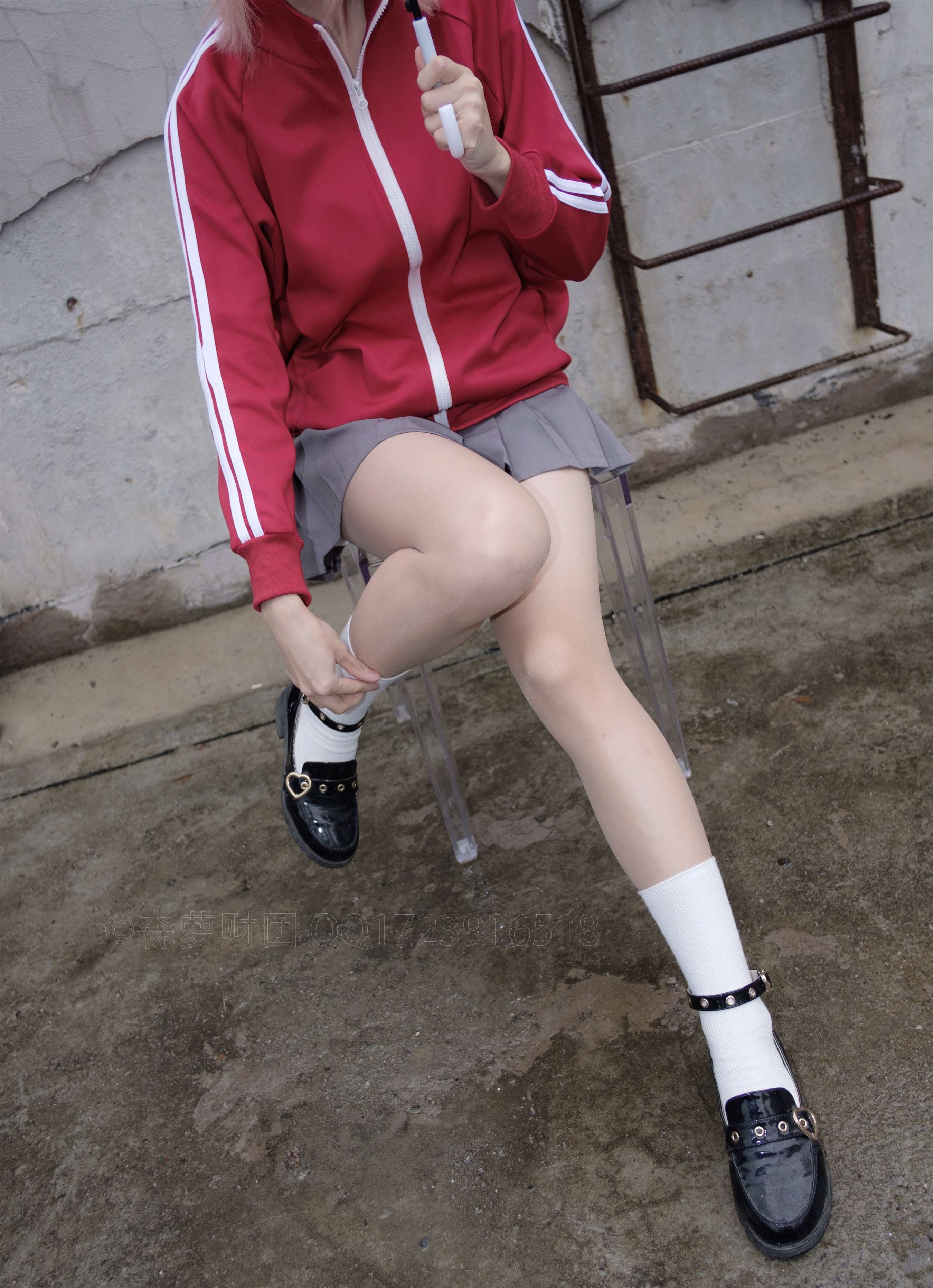 《撑伞红衣少女+视频1个》作品图