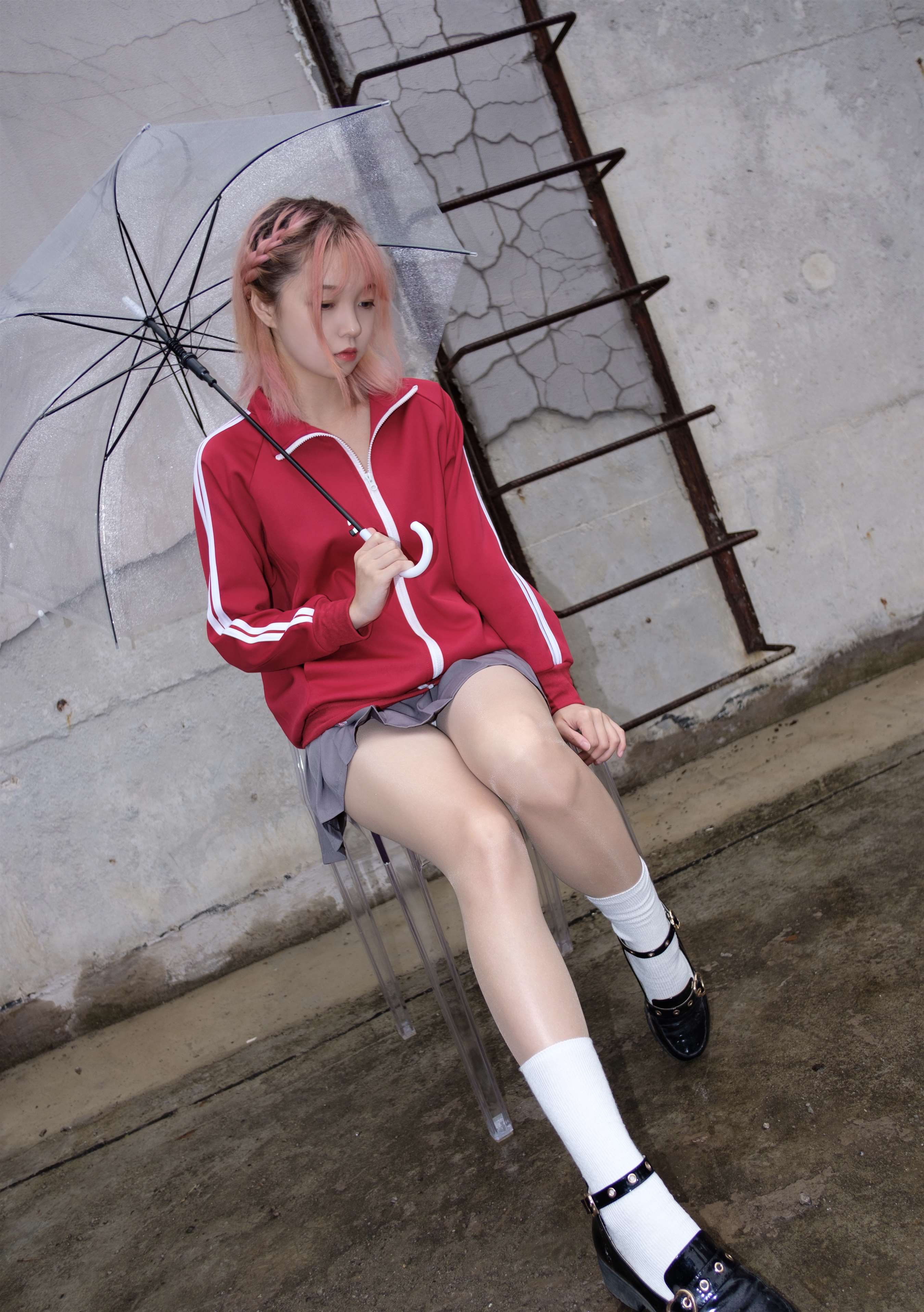 《撑伞红衣少女+视频1个》作品图