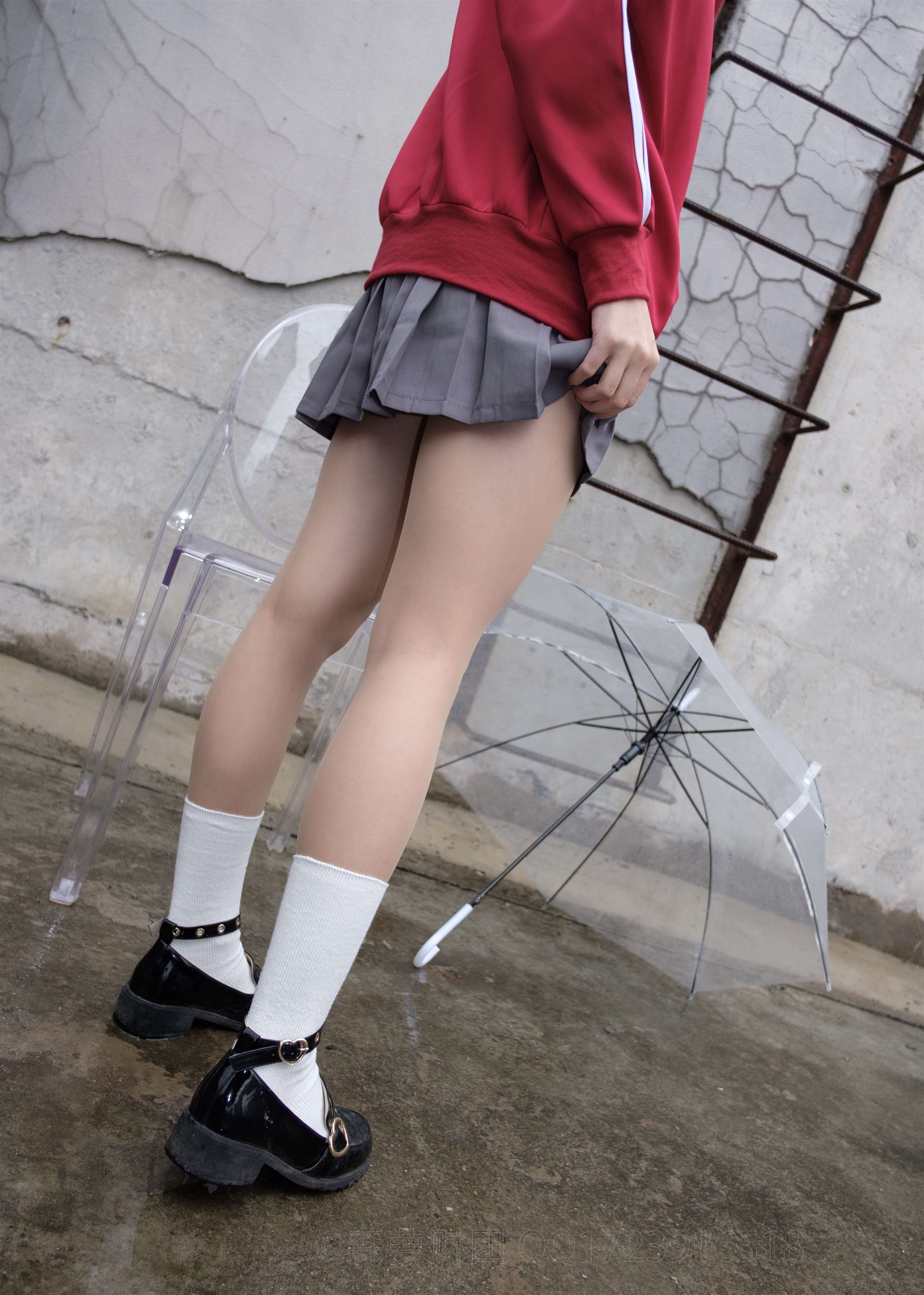 《撑伞红衣少女+视频1个》作品图