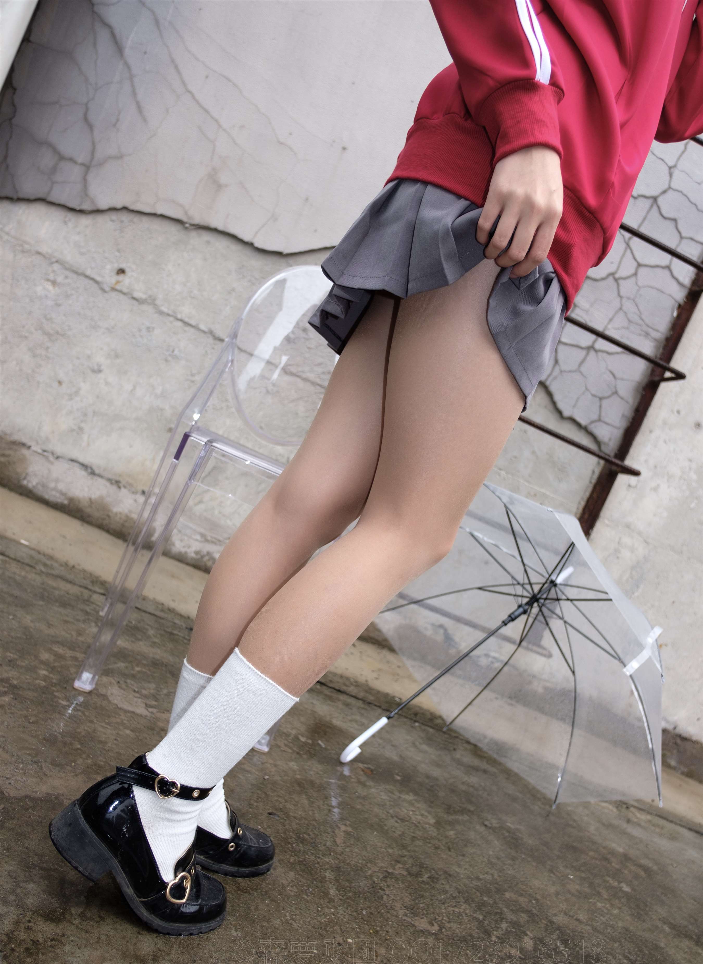 《撑伞红衣少女+视频1个》作品图