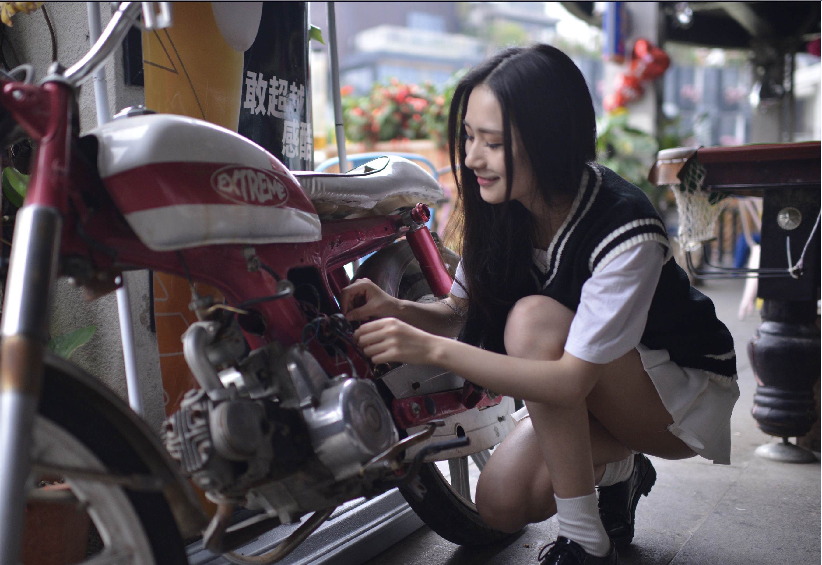 《皮鞋の棉套丝脚丫》作品图