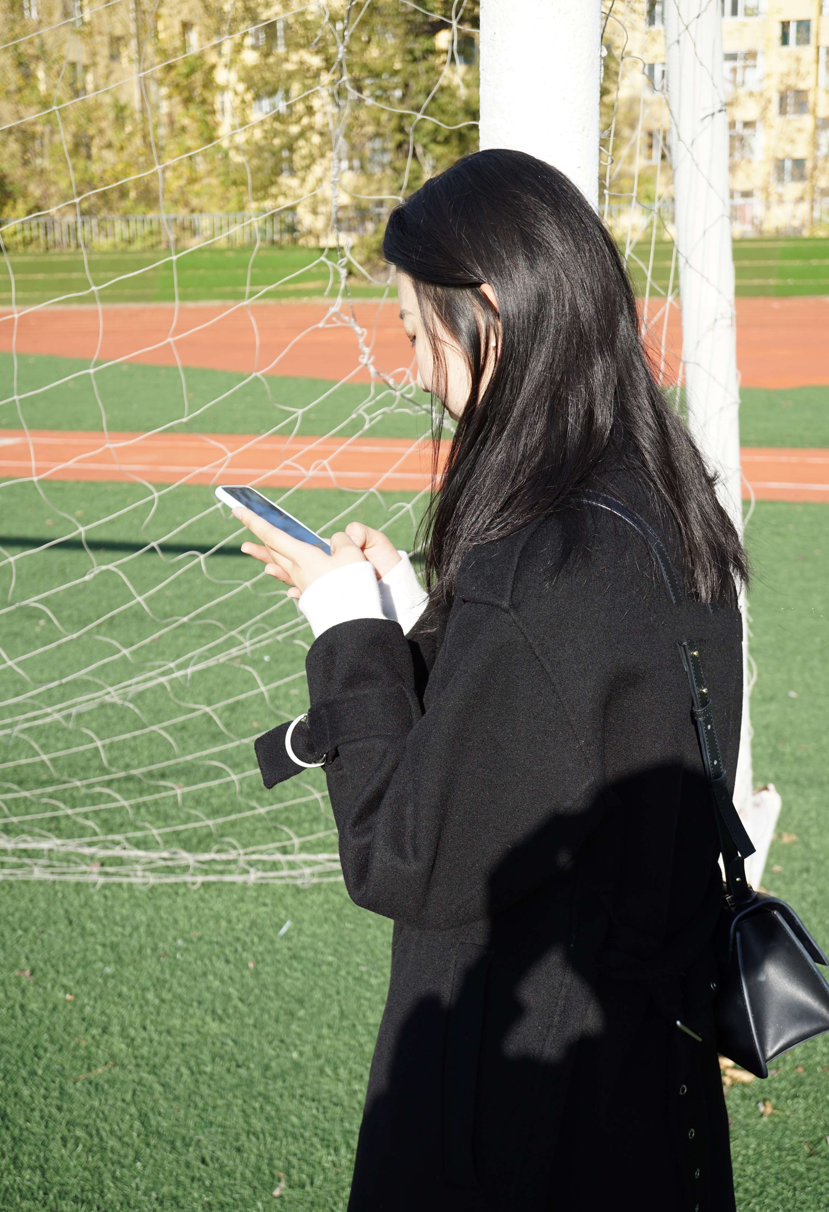 《足球场上的短靴の棉袜脚丫》作品图