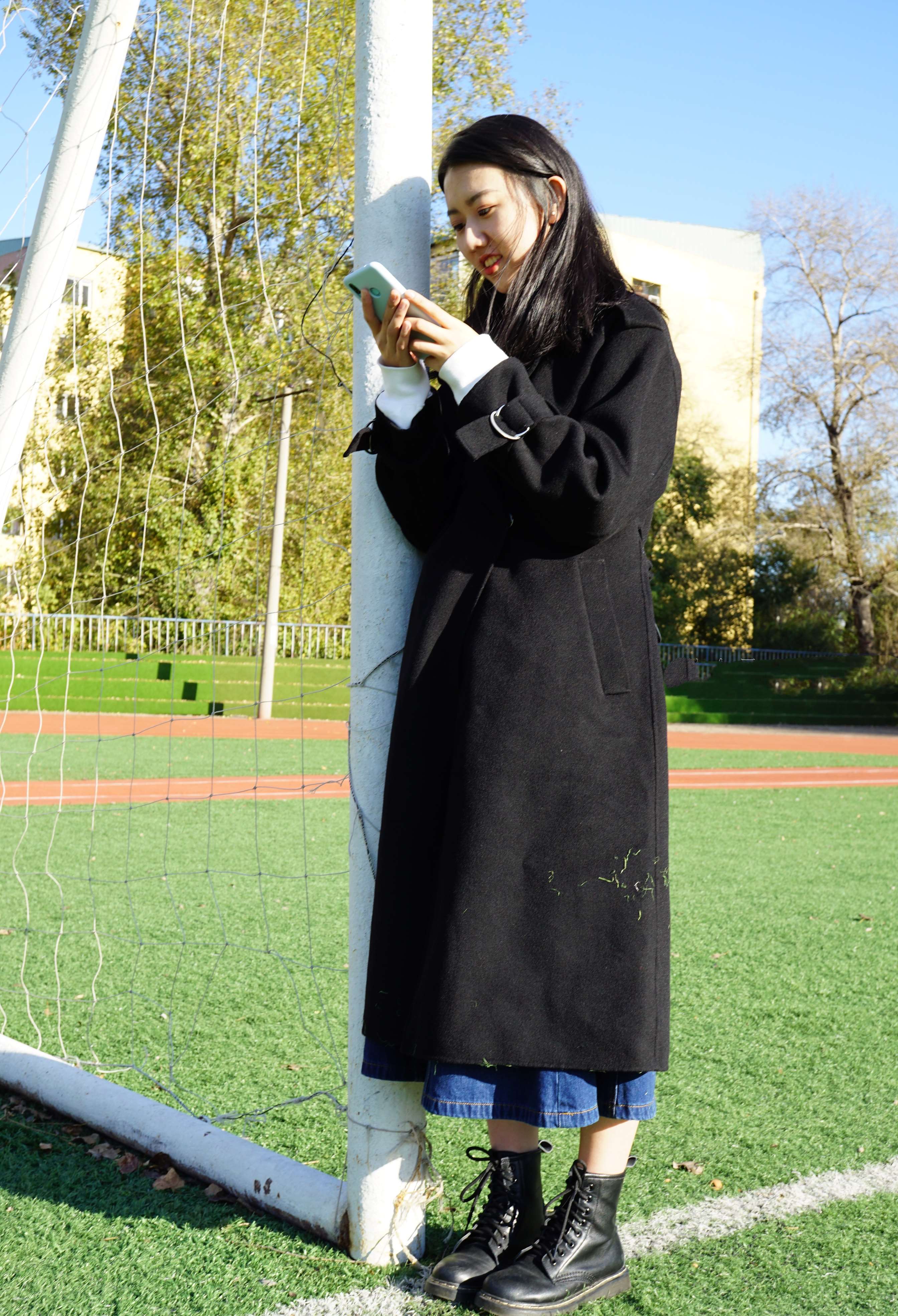 《足球场上的短靴の棉袜脚丫》作品图