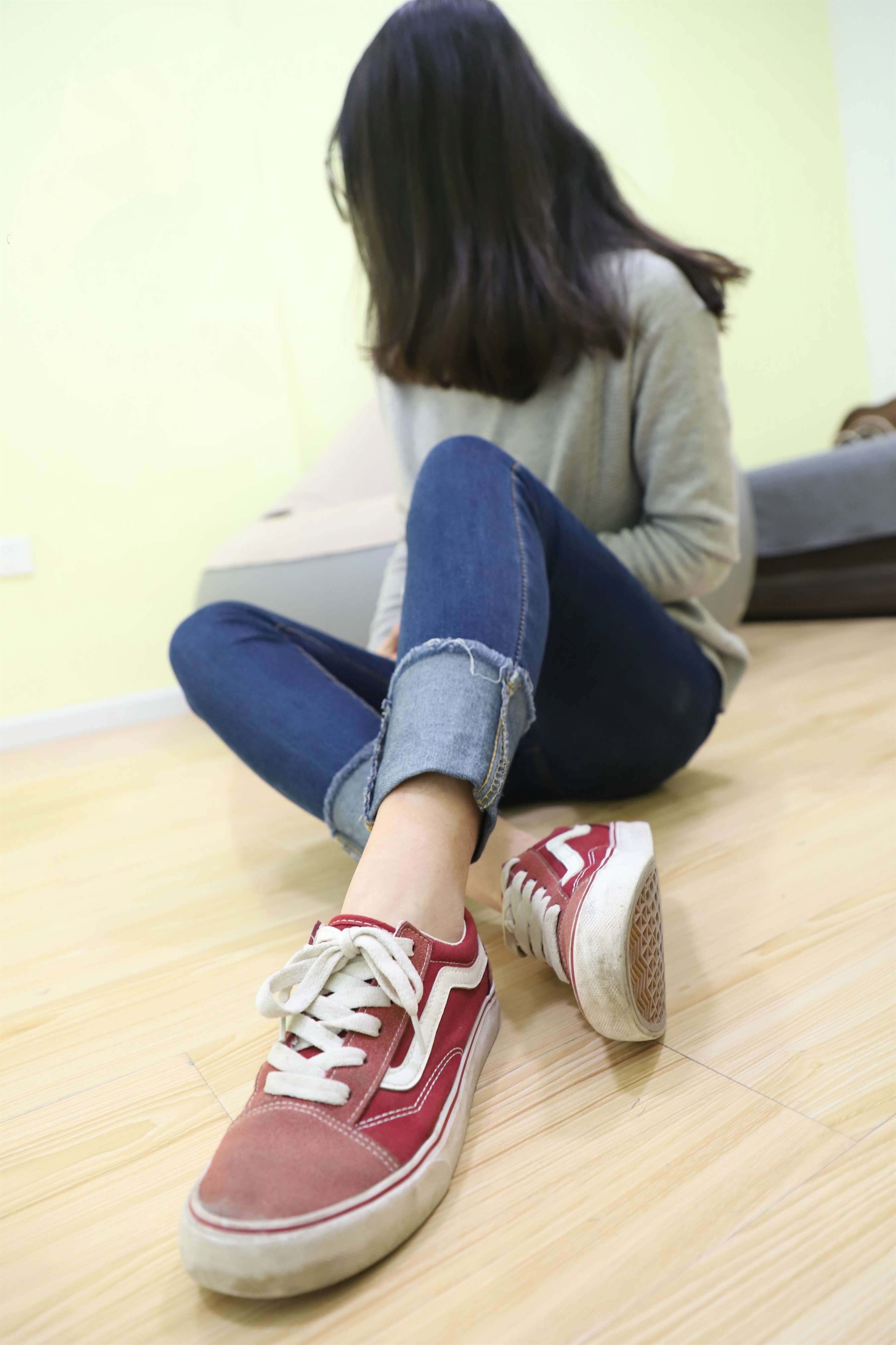 《学妹板鞋船袜脚丫+视频1个》作品图