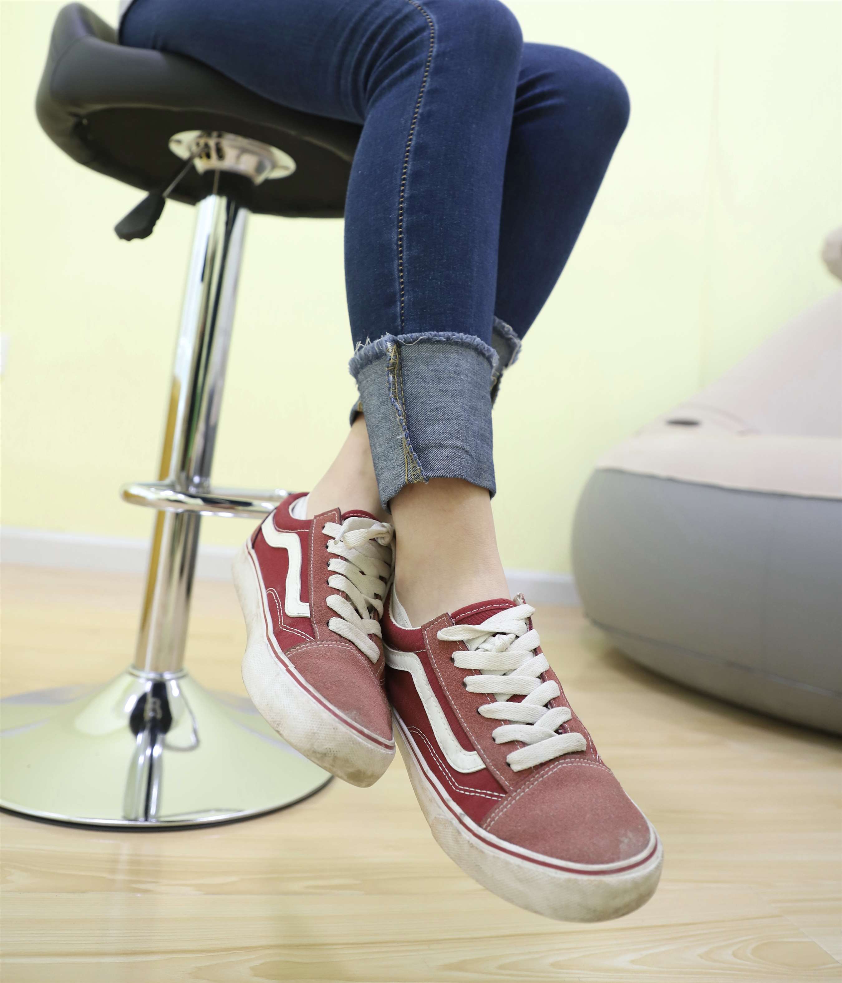 《学妹板鞋船袜脚丫+视频1个》作品图