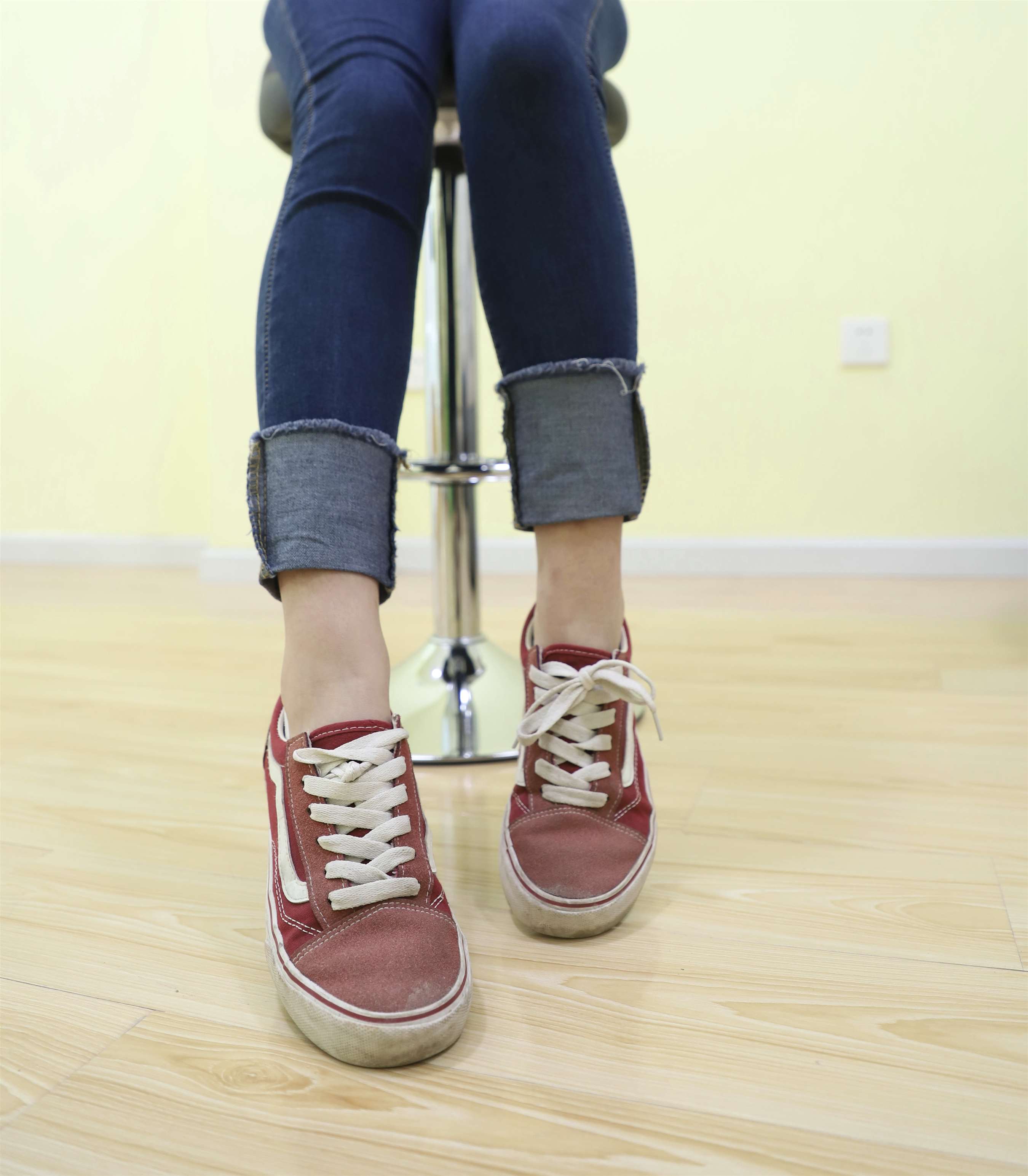 《学妹板鞋船袜脚丫+视频1个》作品图