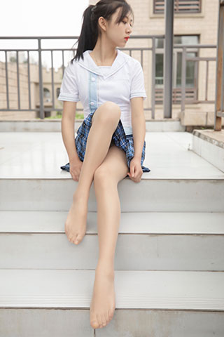 少女高帮鞋の丝袜脚丫