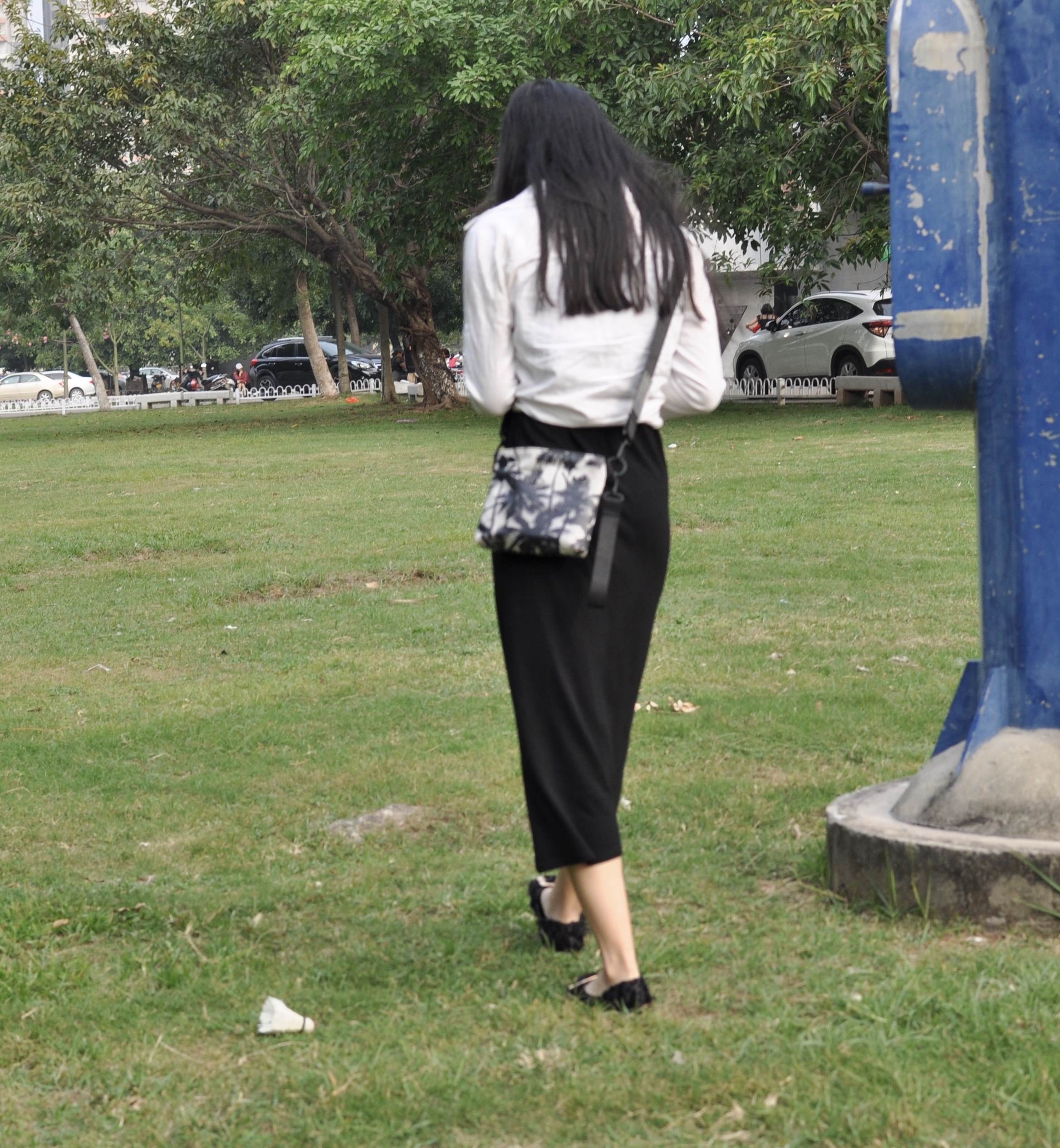 《石椅上的船袜脚+视频1个》作品图