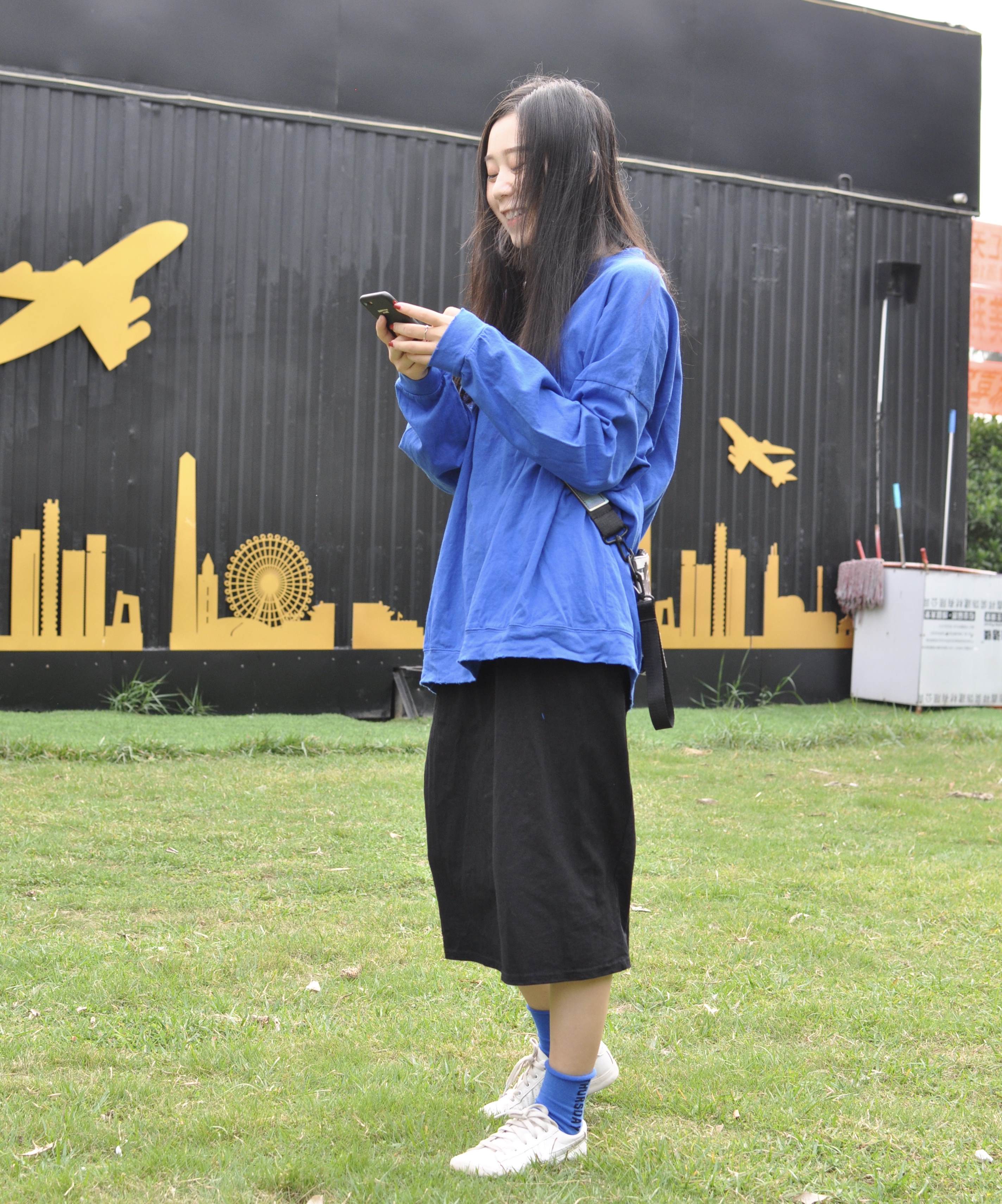 《喜欢蓝色的小姐姐》作品图