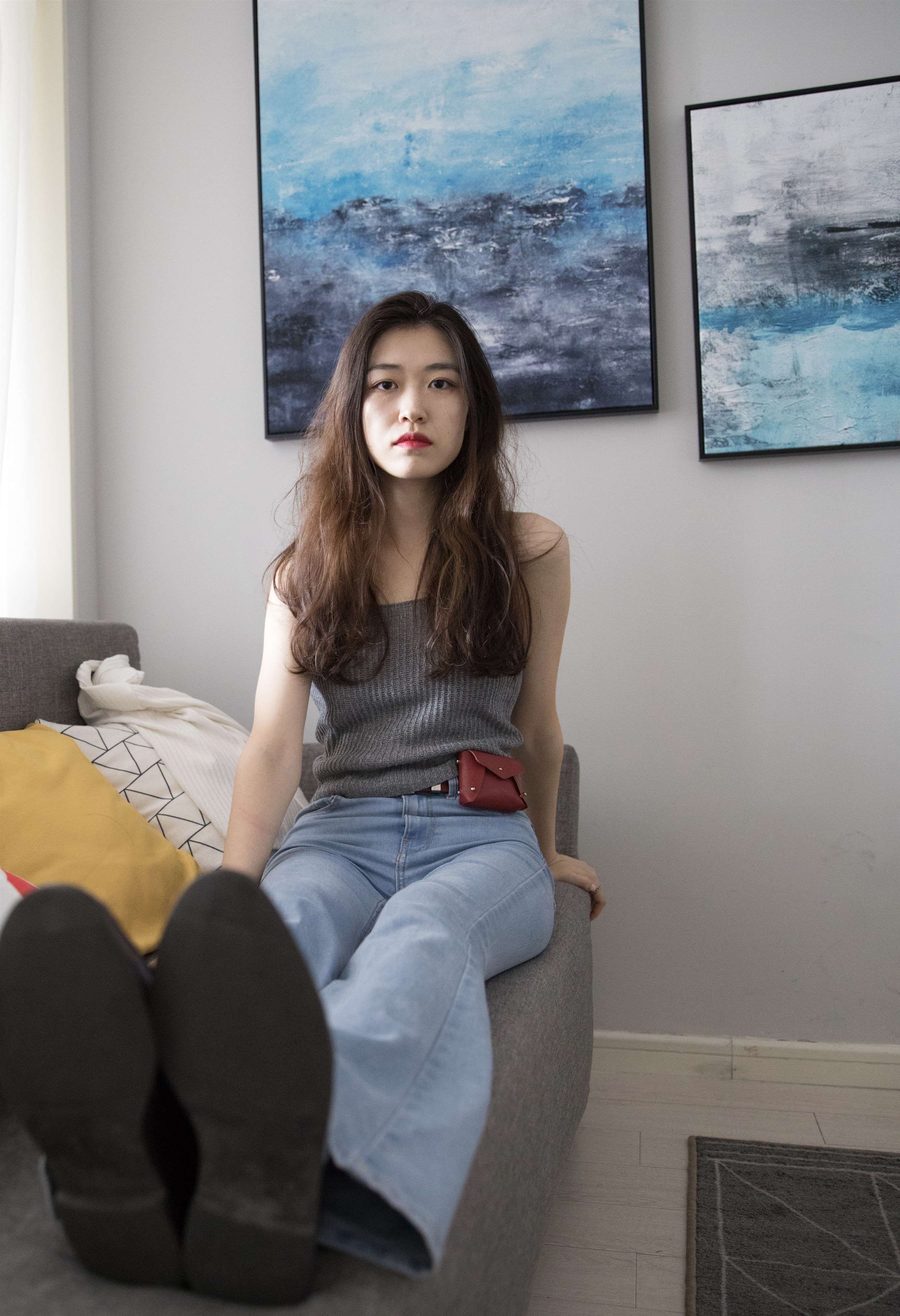 《牛仔の皮鞋棉袜脚丫》作品图