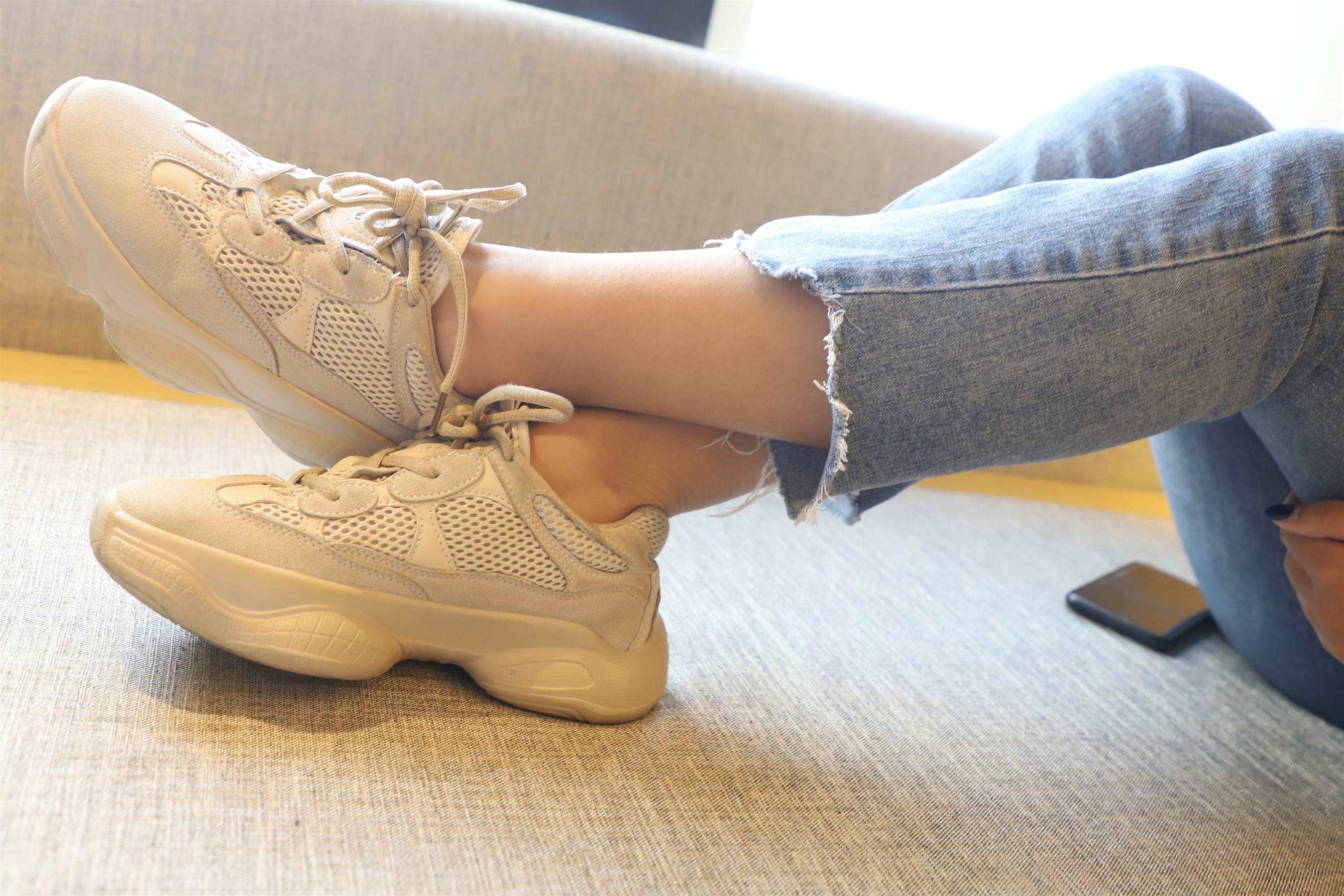 《旅馆里的运动鞋の棉袜脚+视频1个》作品图