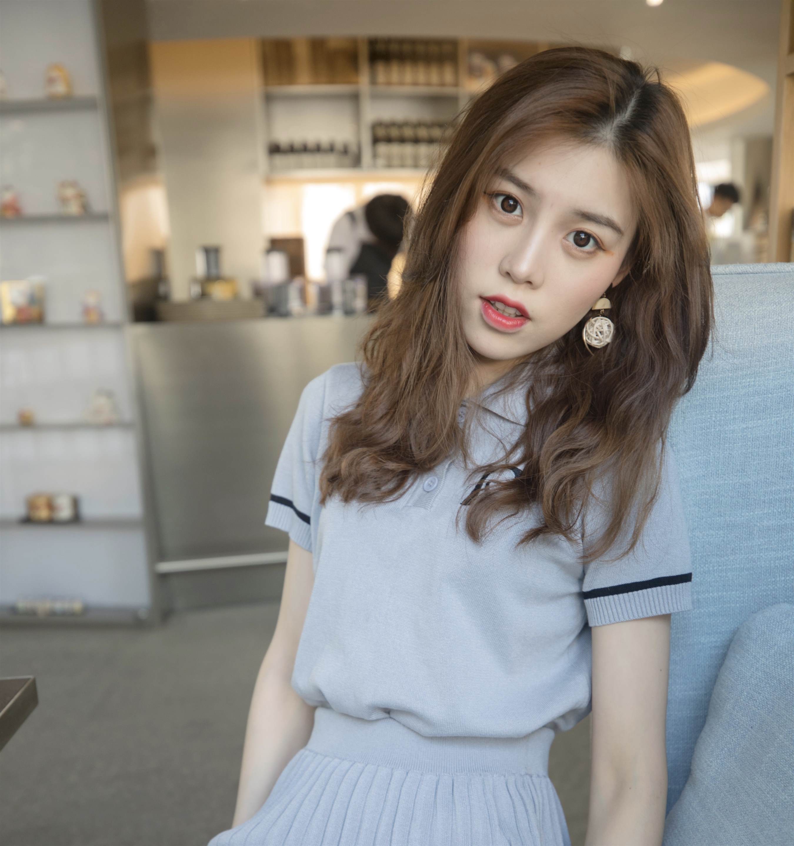 《连衣裙の板鞋丝脚丫+视频3个》作品图