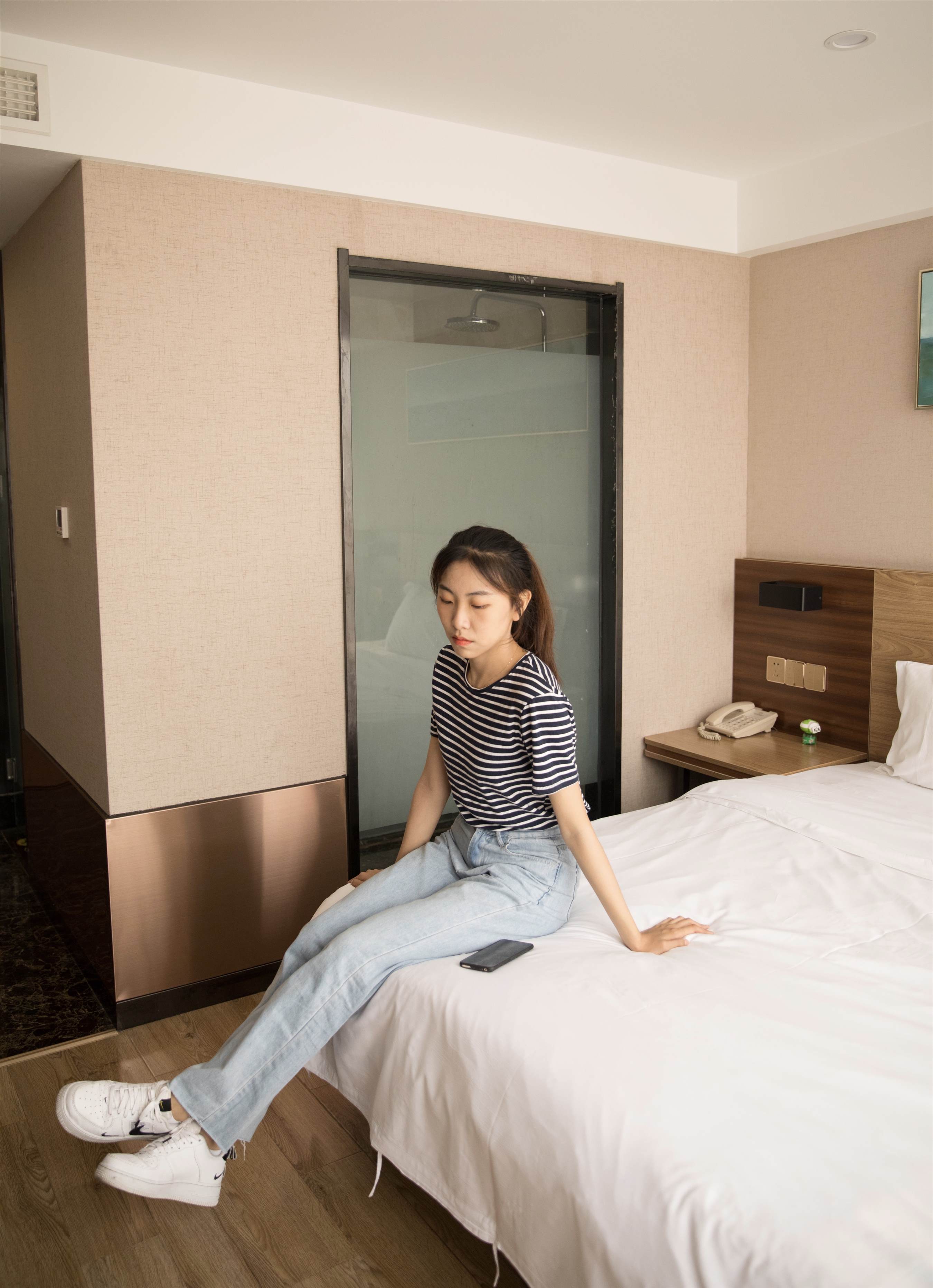 《床上的棉袜脚+视频1个》作品图