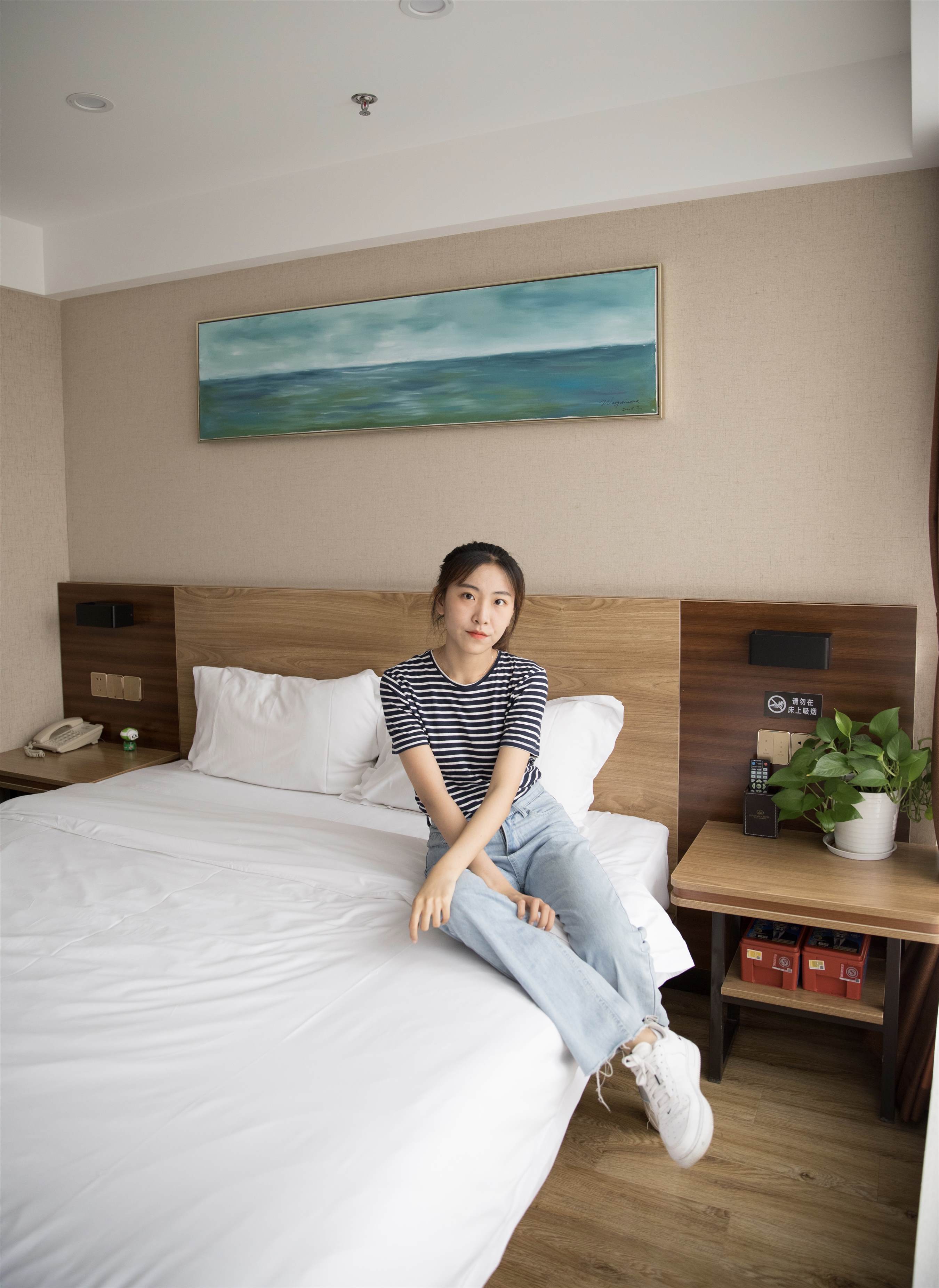 《床上的棉袜脚+视频1个》作品图