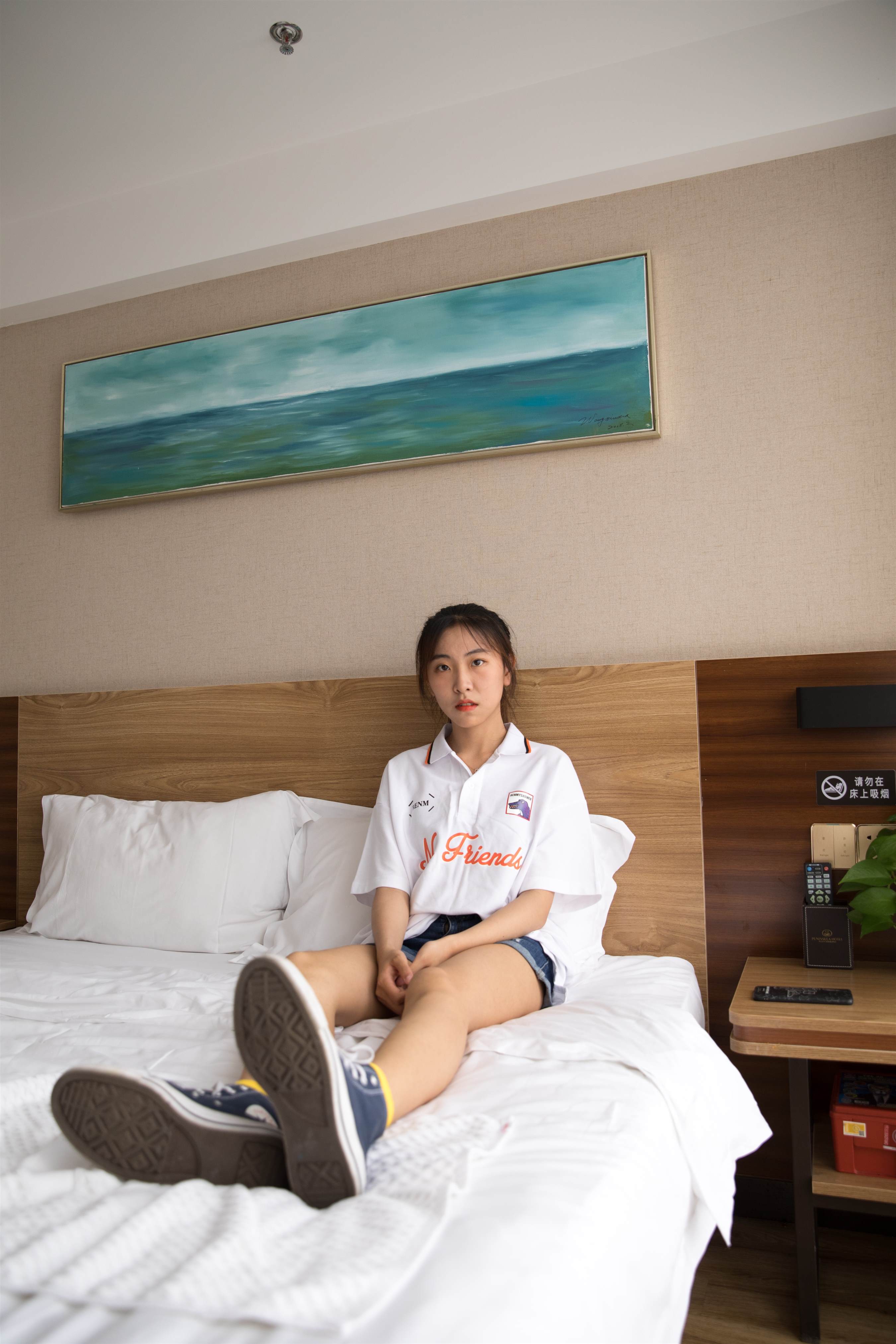 《床上的高帮鞋の棉袜脚+视频3个》作品图