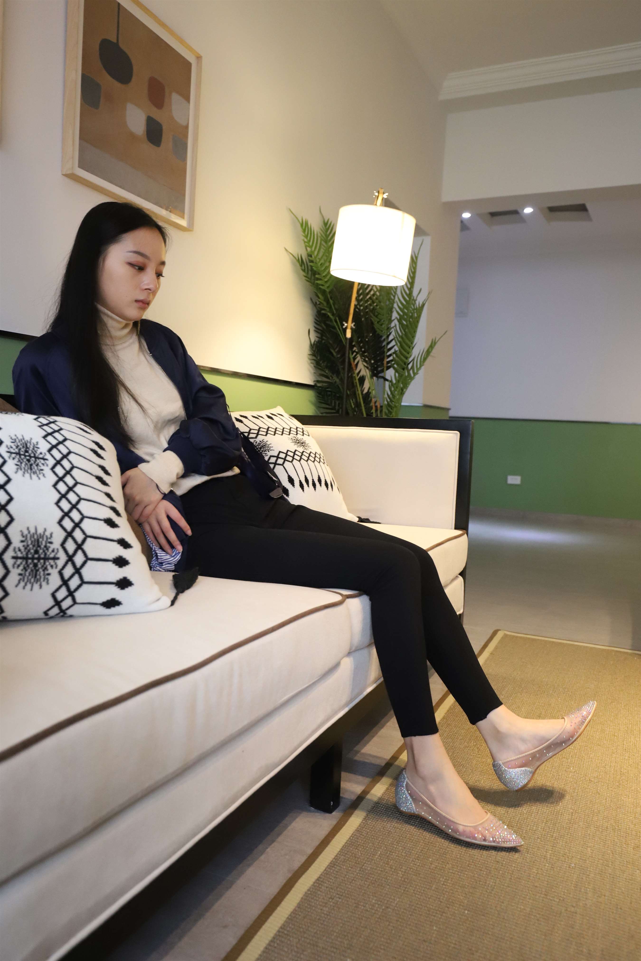 《家拍平跟白丝脚丫+视频2个》作品图