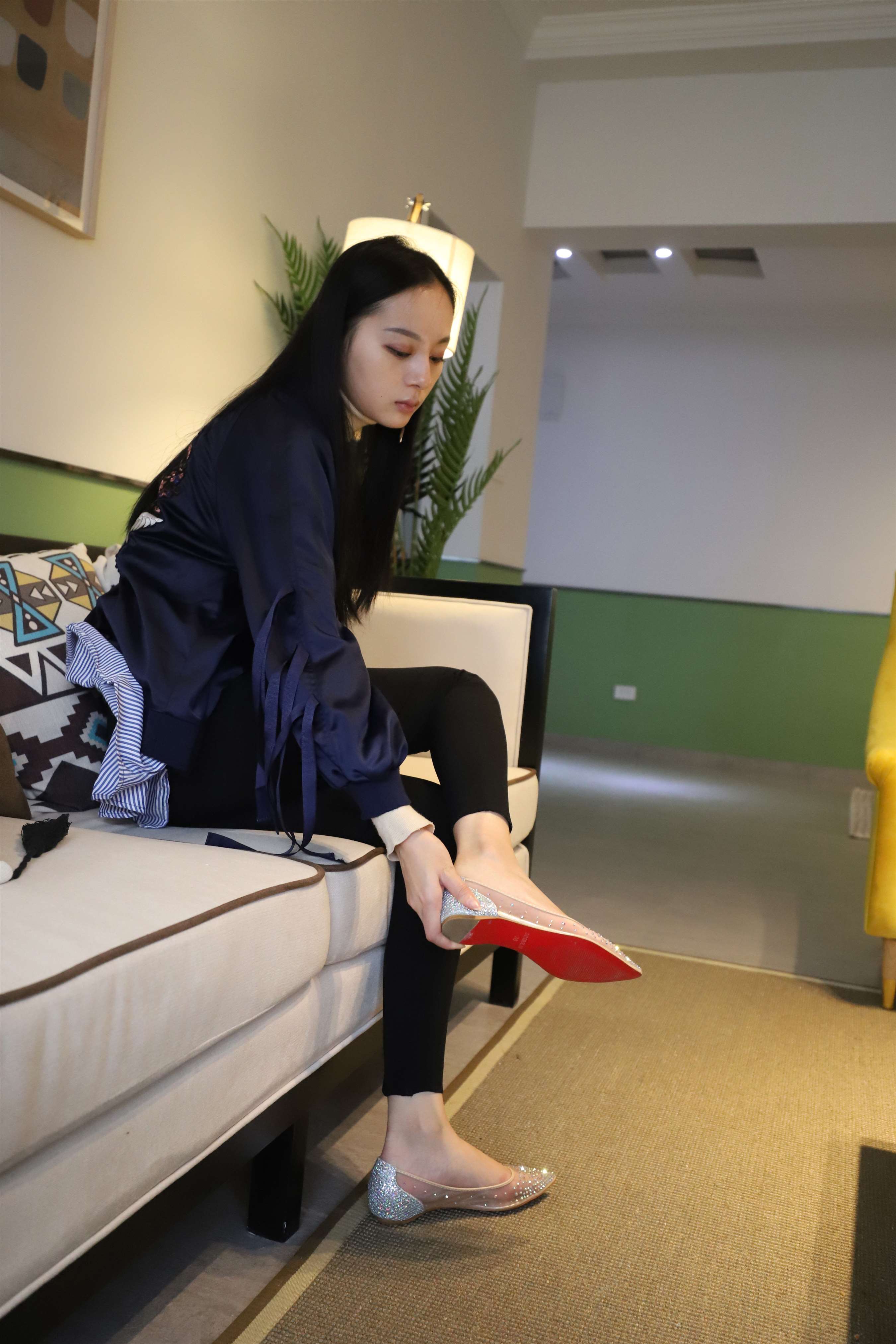 《家拍平跟白丝脚丫+视频2个》作品图