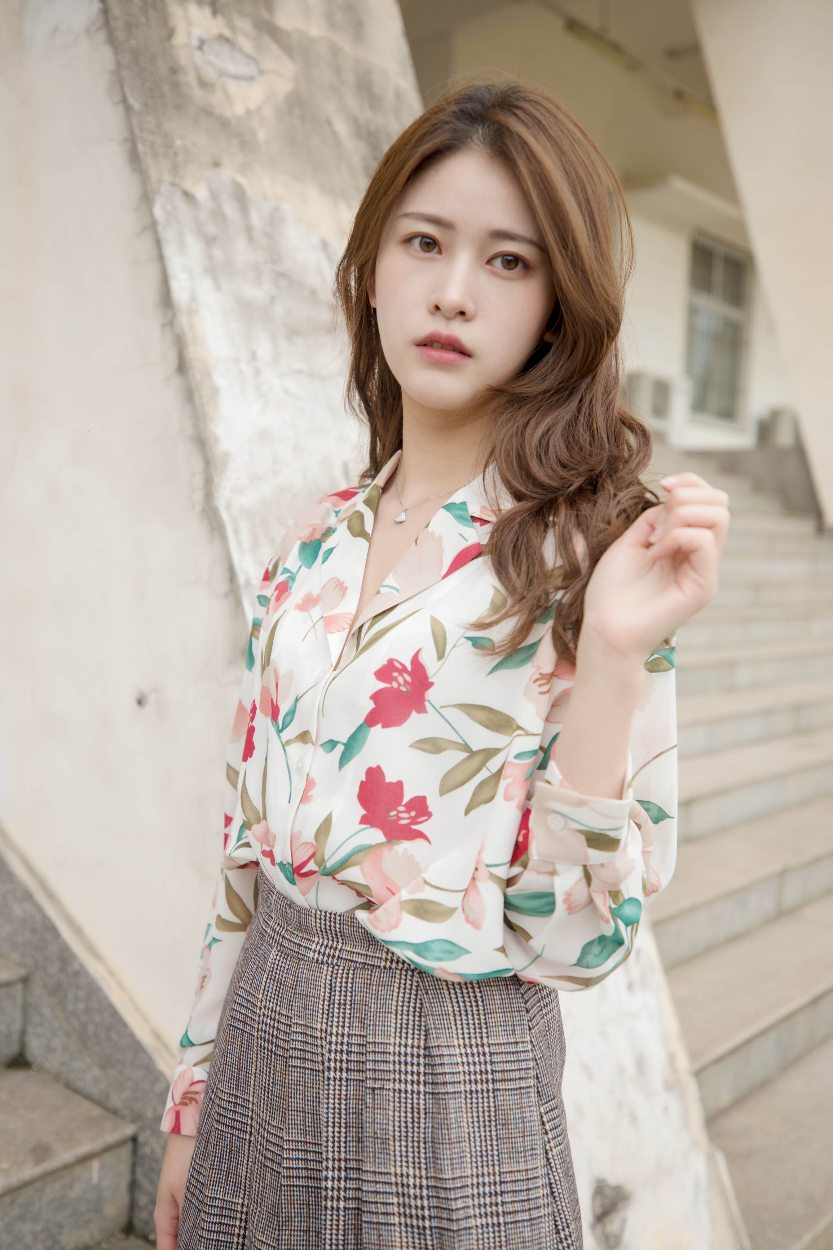 《碎花衬衣の板鞋丝脚丫+视频1个》作品图