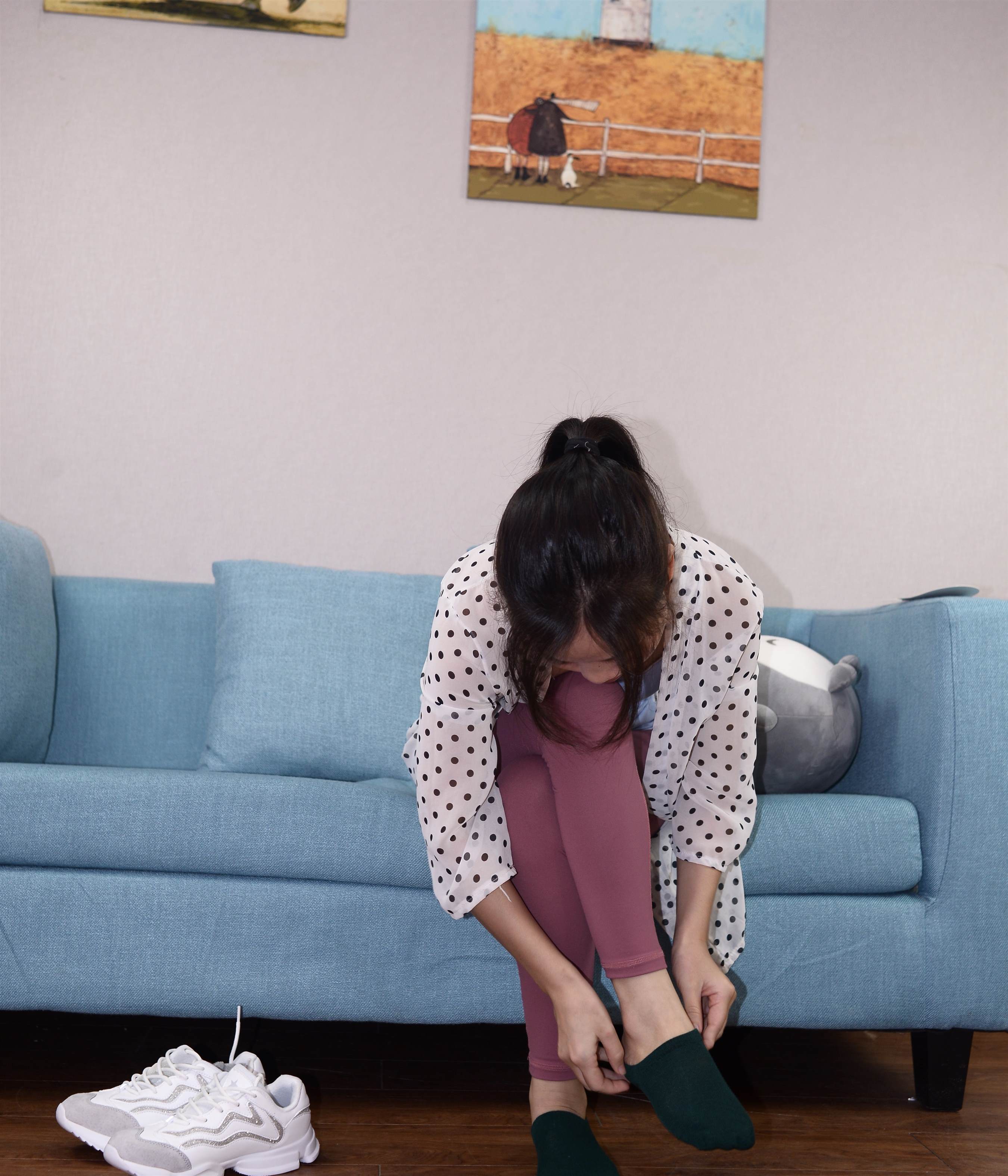 《刚练完瑜伽的小姐姐》作品图