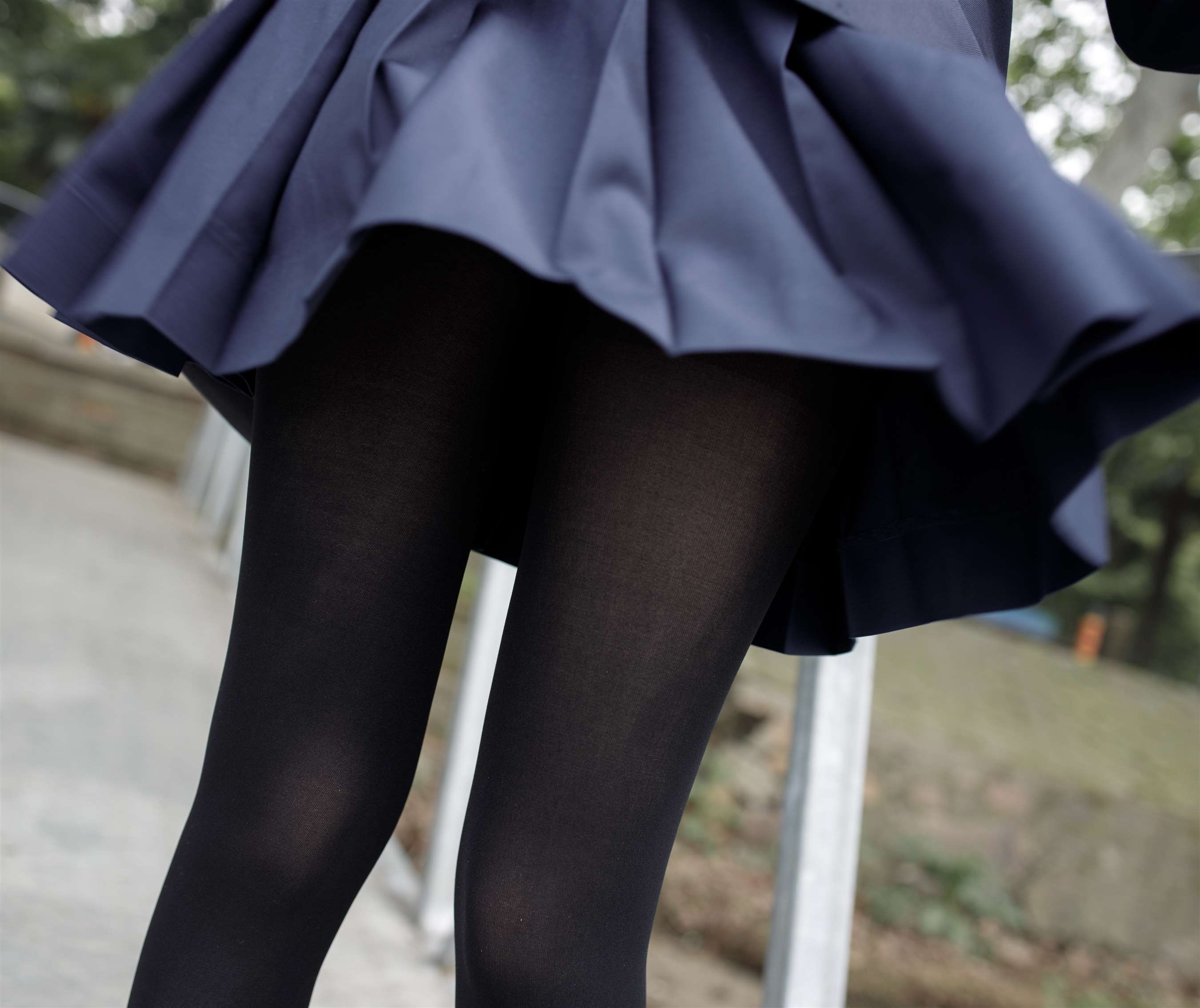 《日系学院封皮鞋の黑丝脚丫+视频1个》作品图