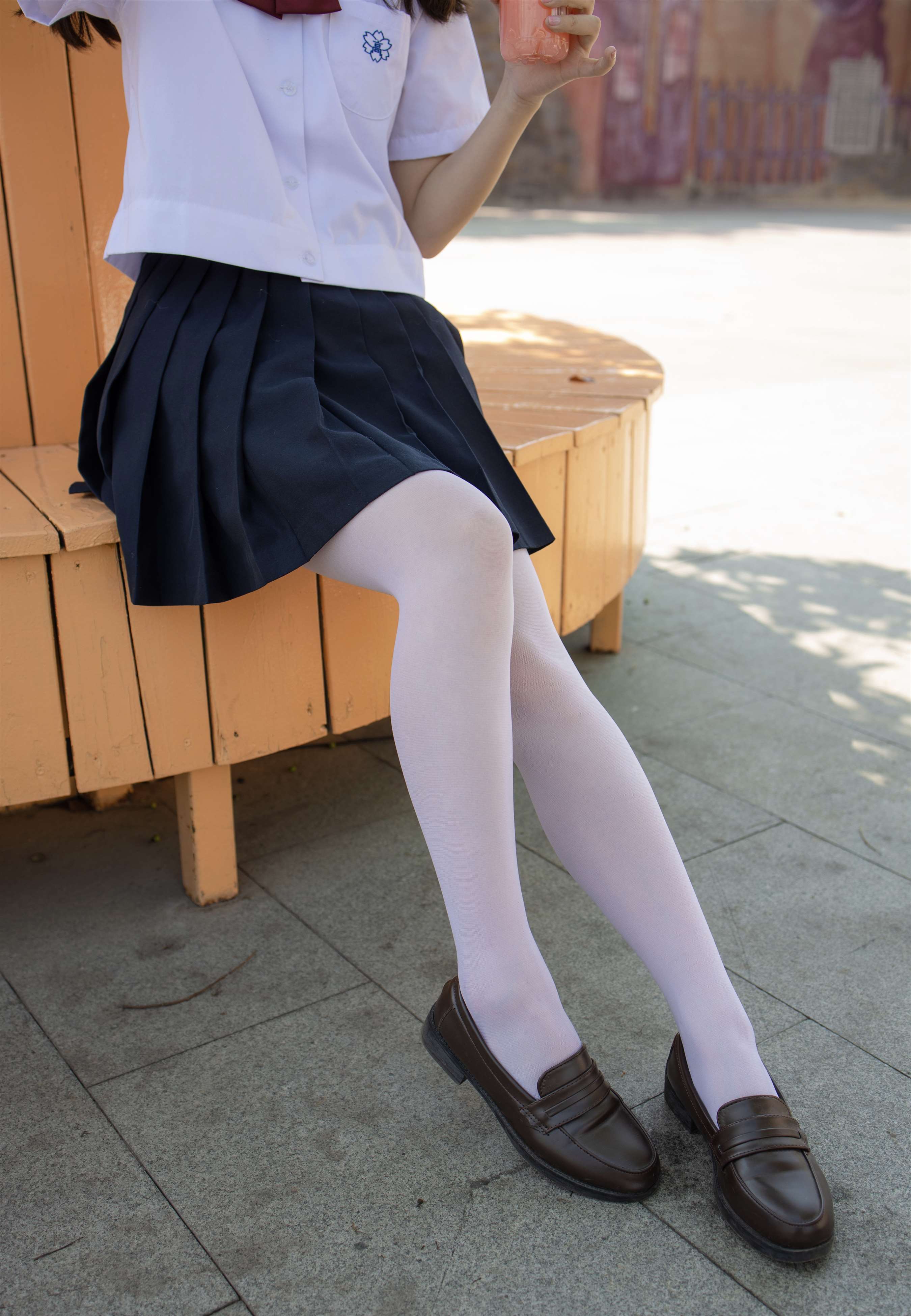 《日系学院风の白丝脚丫+视频1个》作品图