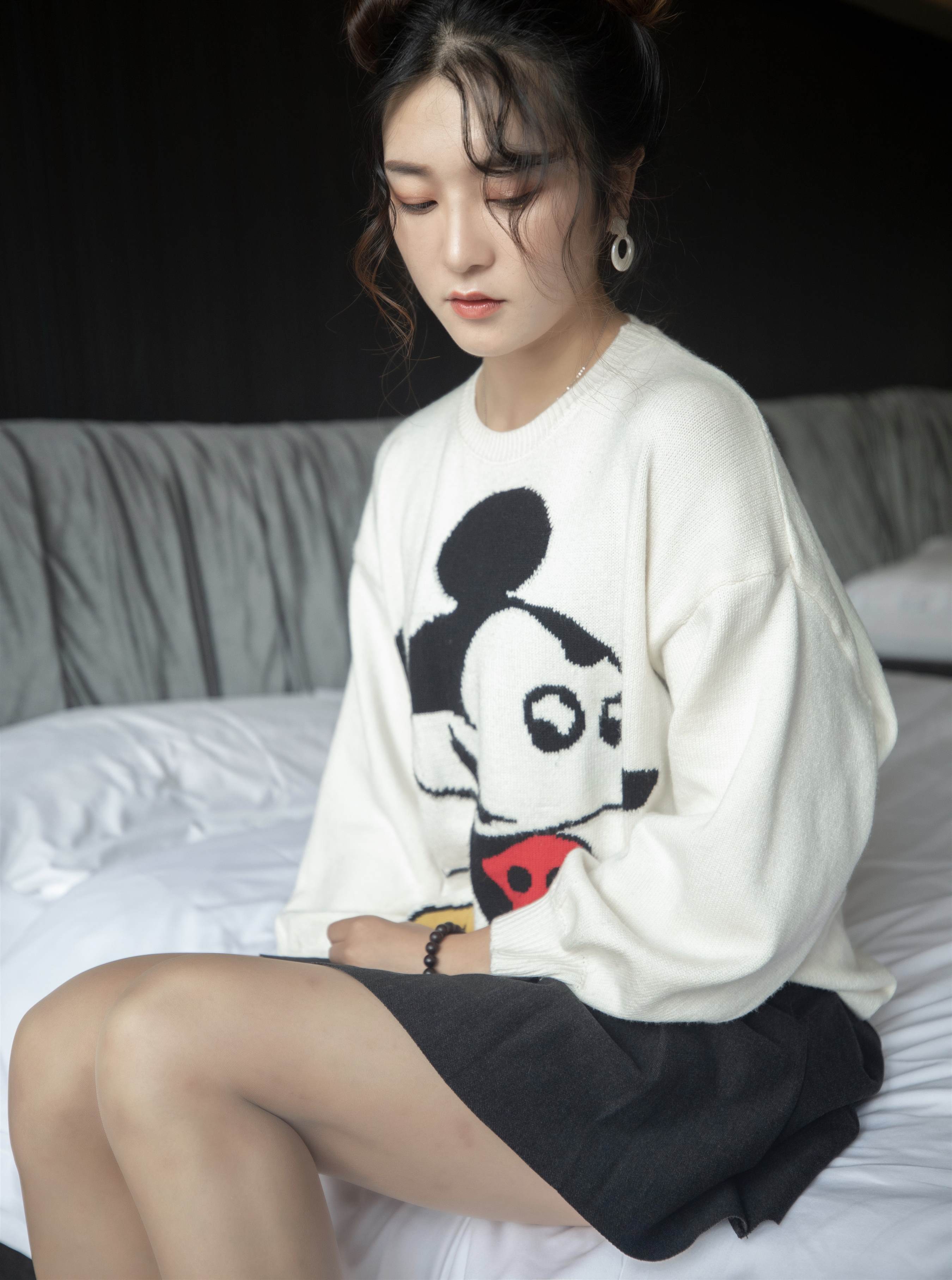 《运动鞋の肉丝脚丫》作品图